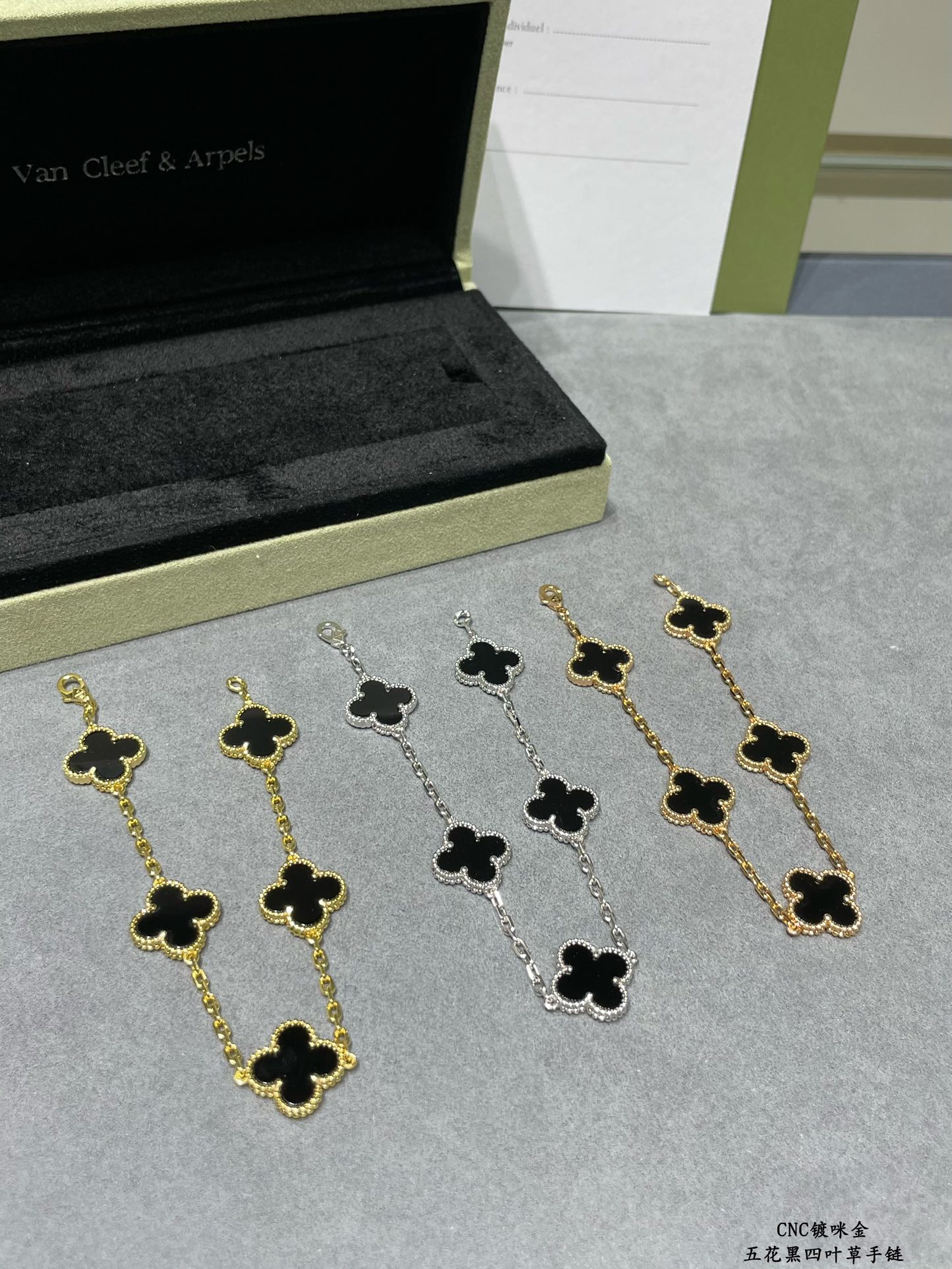 Van Cleef & Arpels Bracelet-110