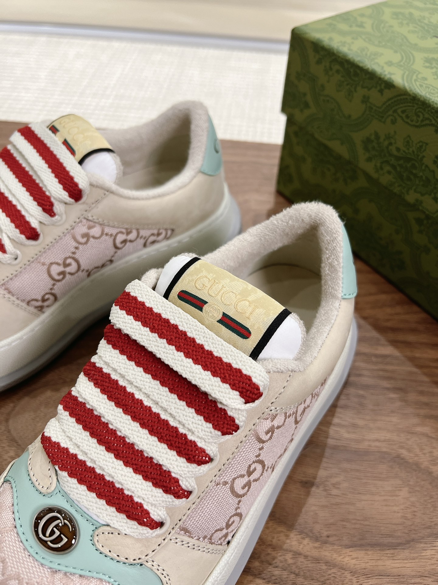 Gucci Sneakers-144