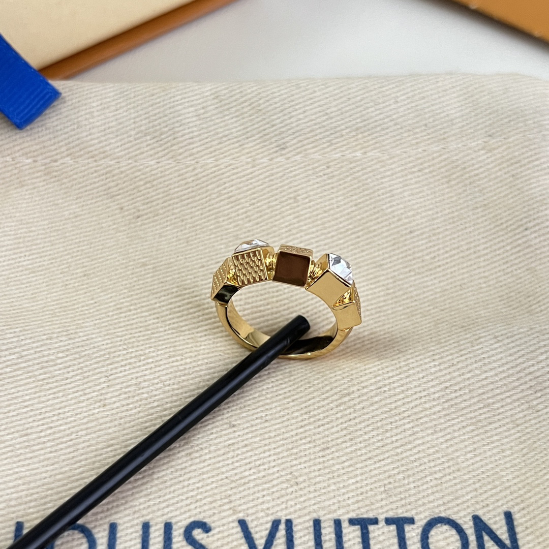 LV ring-30