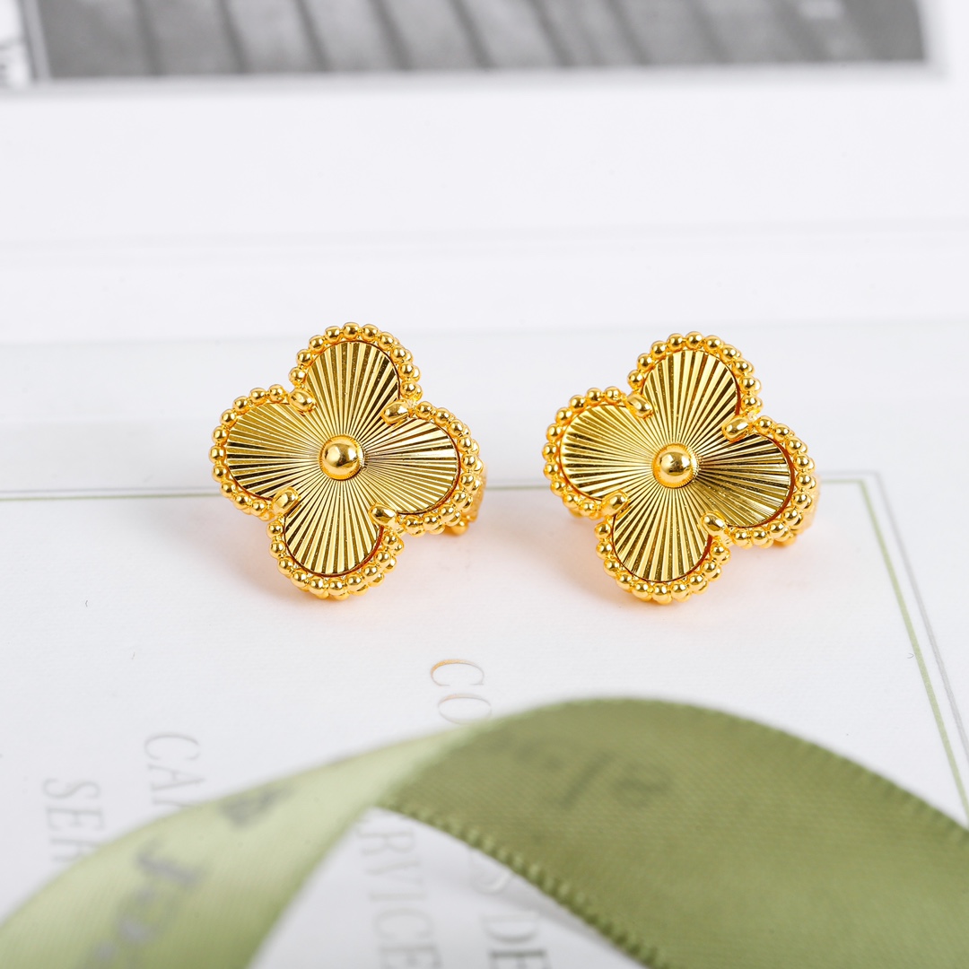Van Cleef & Arpels earring-38