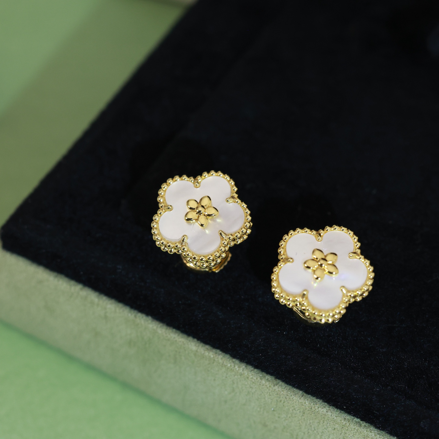 Van Cleef & Arpels earring-32