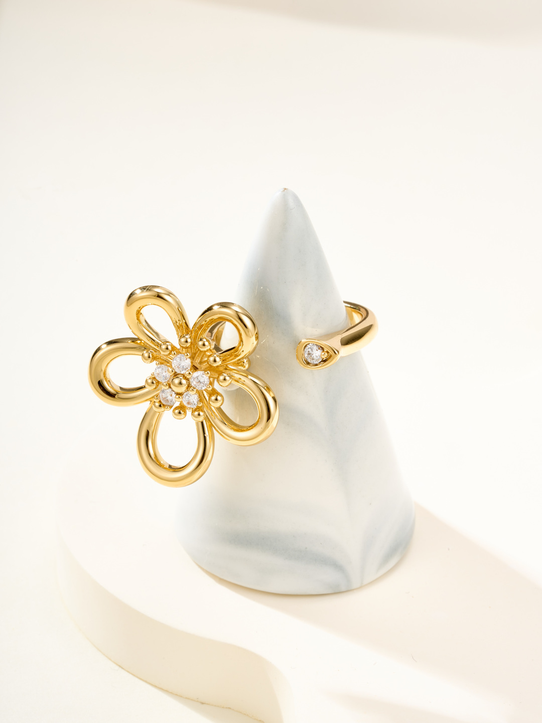 Van Cleef & Arpels ring-83