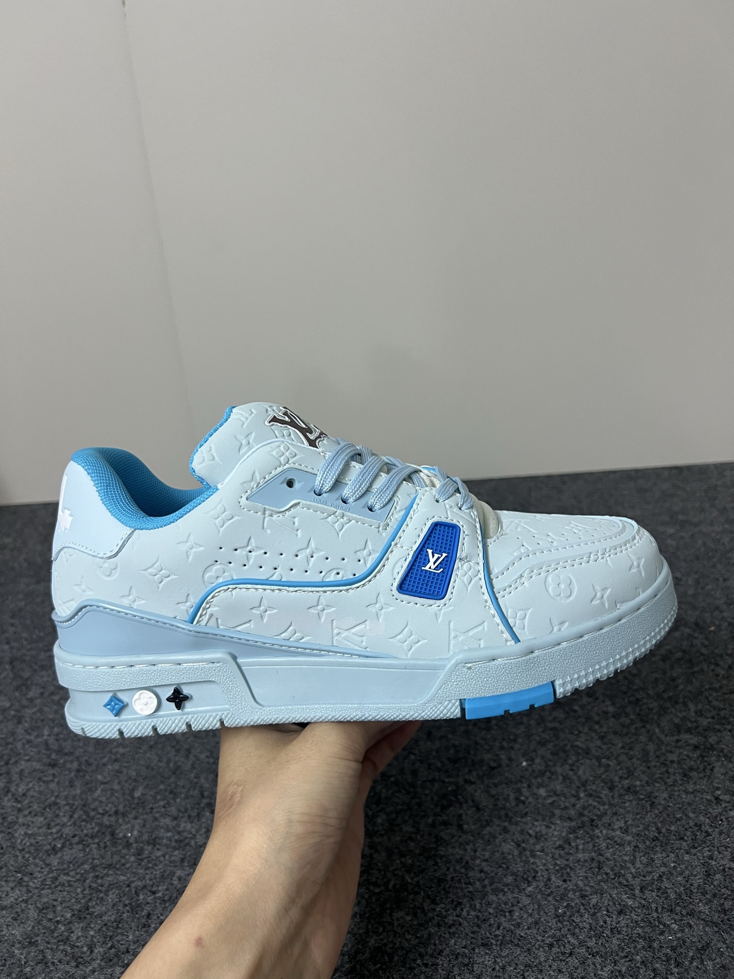 Lv Sneakers-117