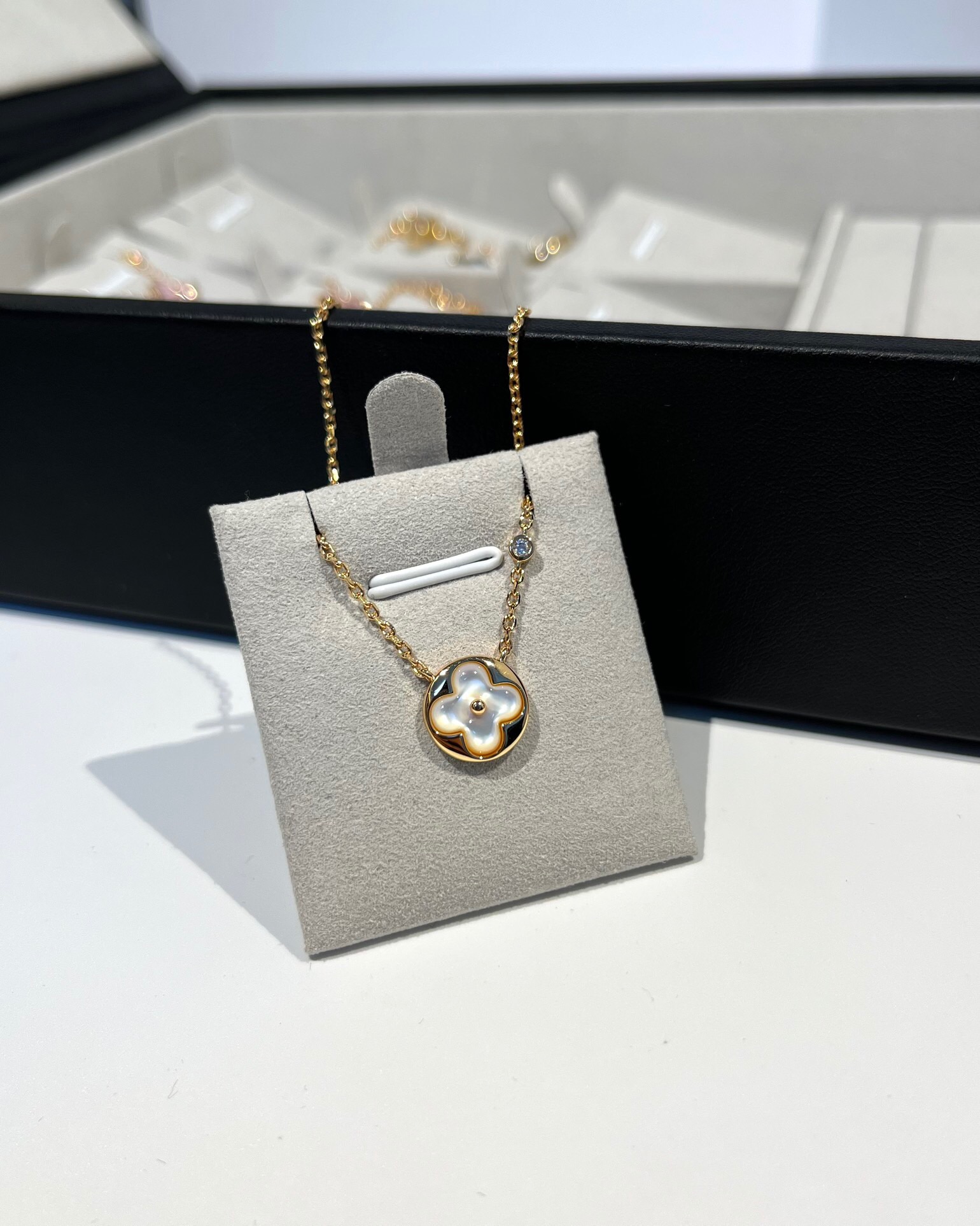 LV necklace-16