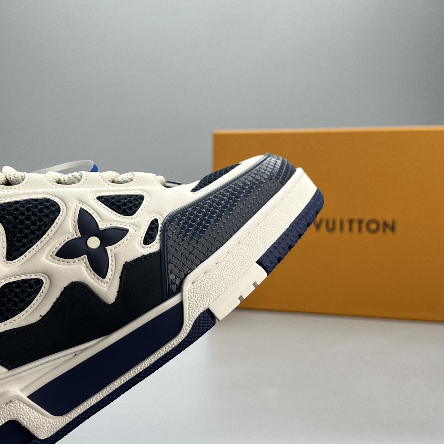 Lv Sneakers-125