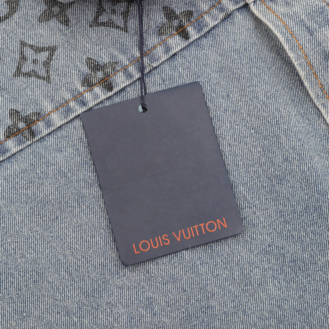 LV Clothing-331