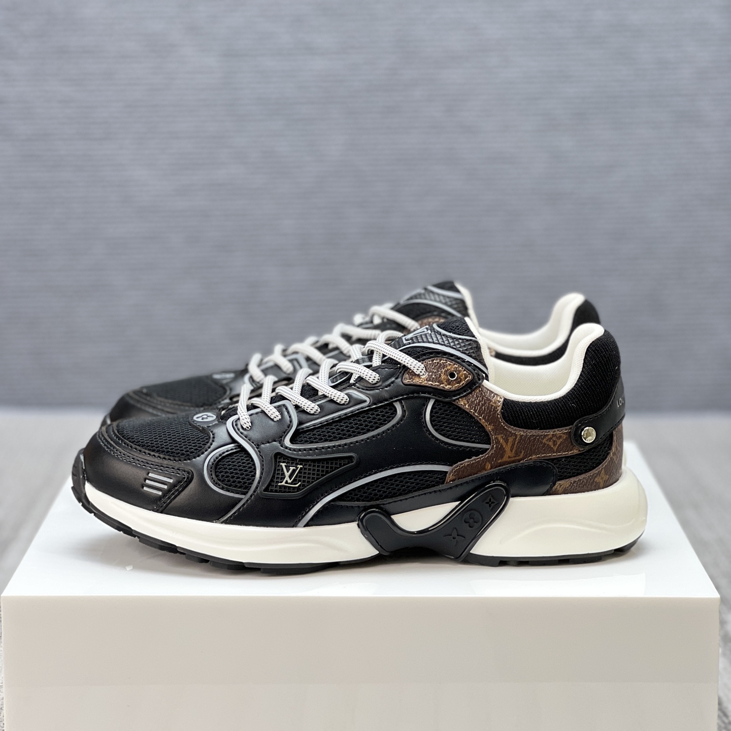 Lv Sneakers-202