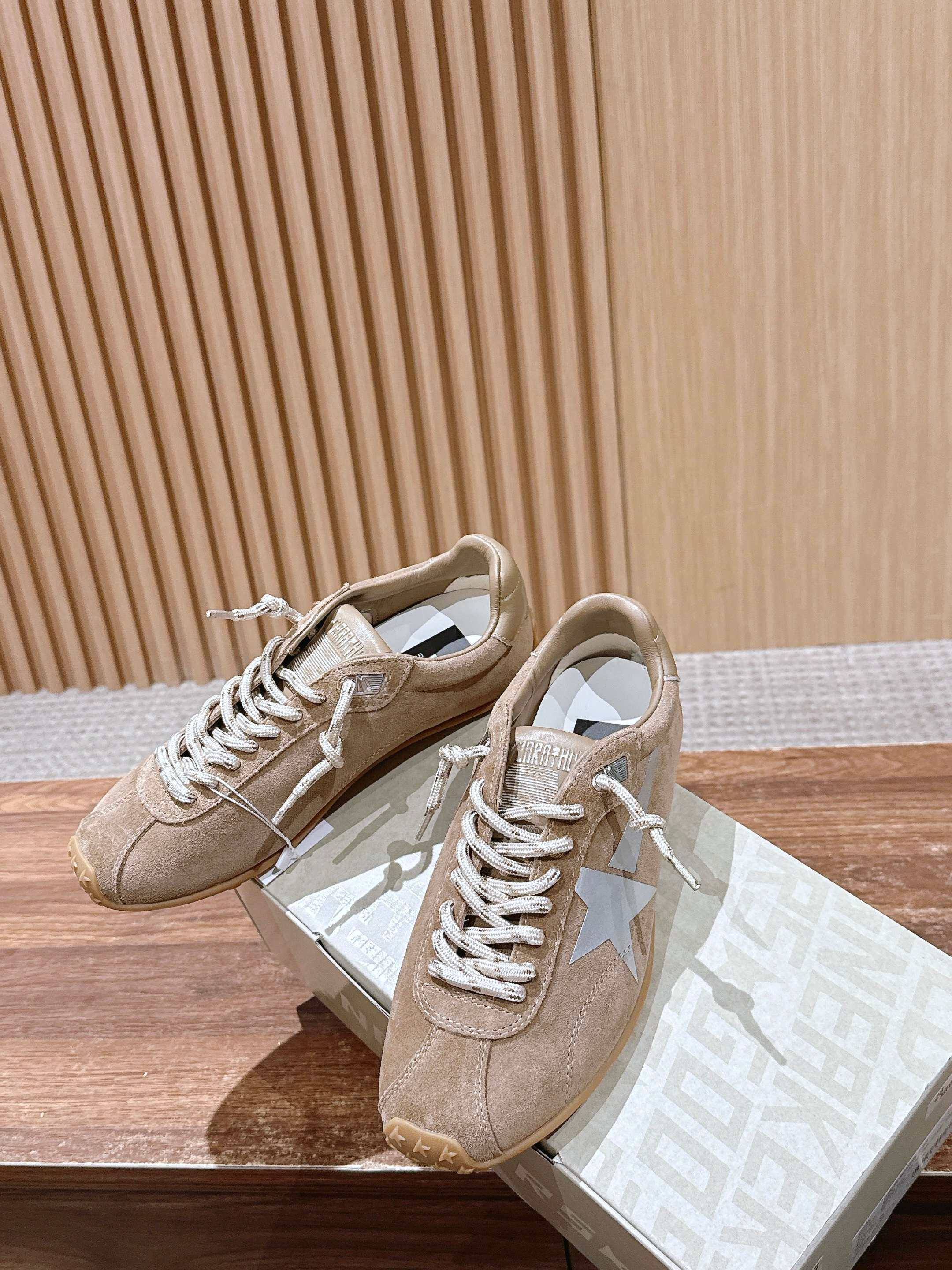 Golden Goose Sneakers-52