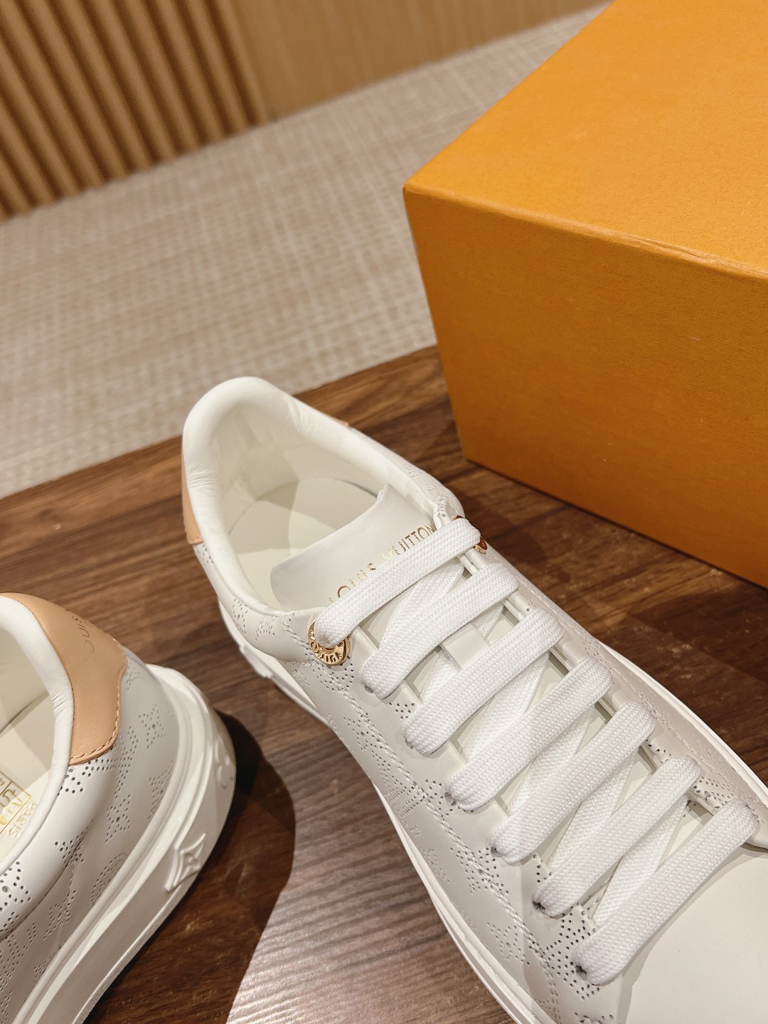 Lv Sneakers-103