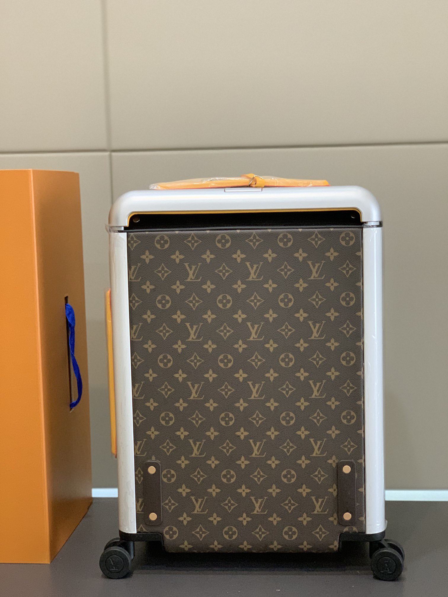 LV luggage-87