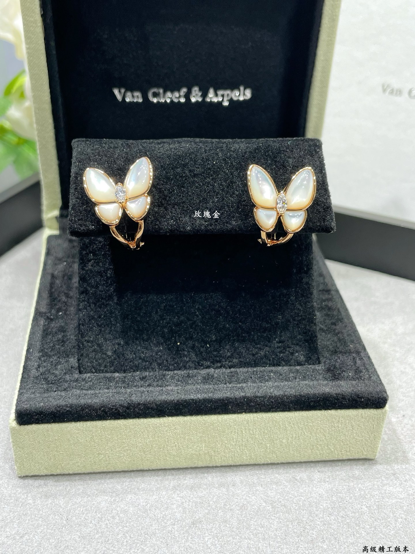 Van Cleef & Arpels earring-51