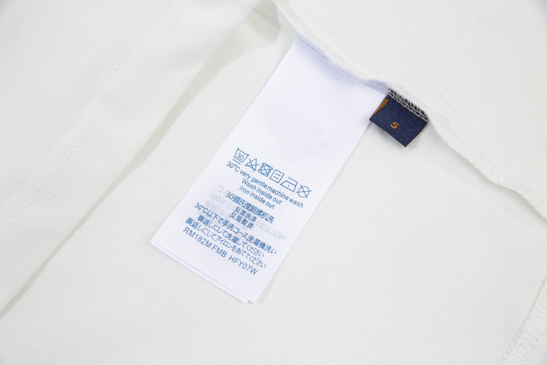 LV clothing-183