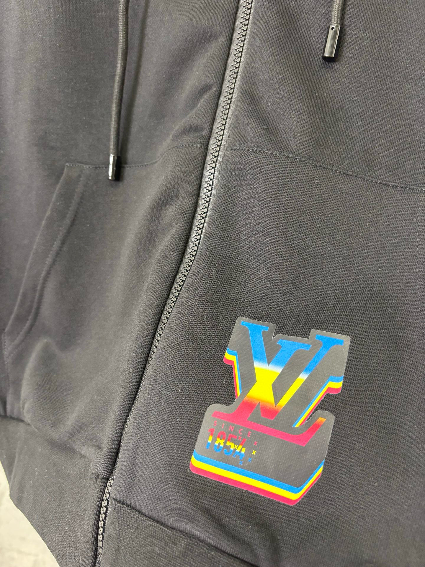 LV Clothing-303