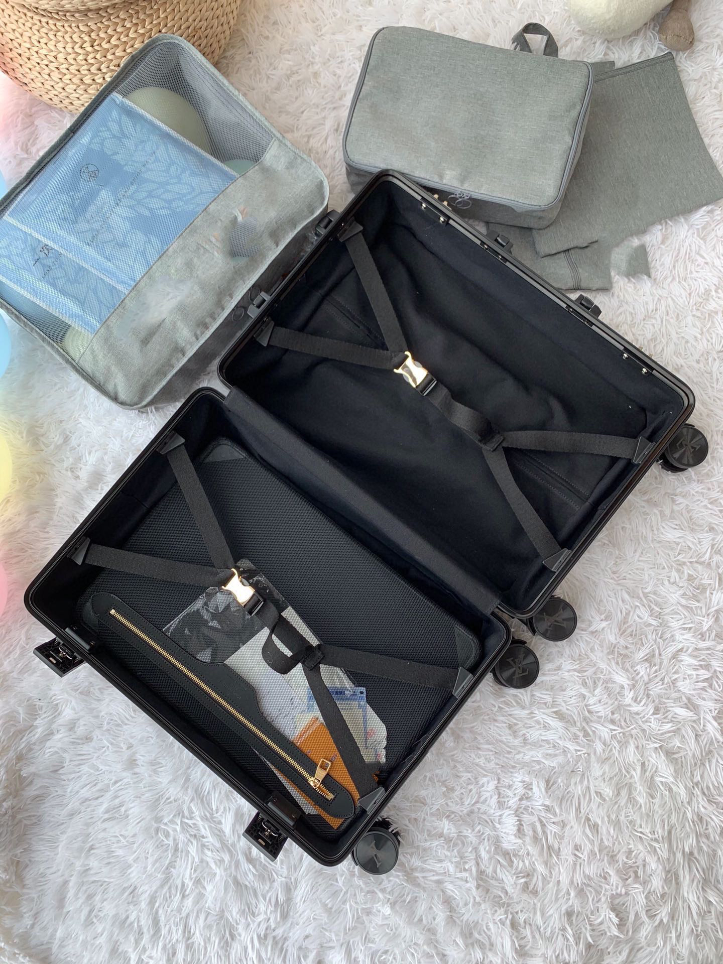 LV luggage-104