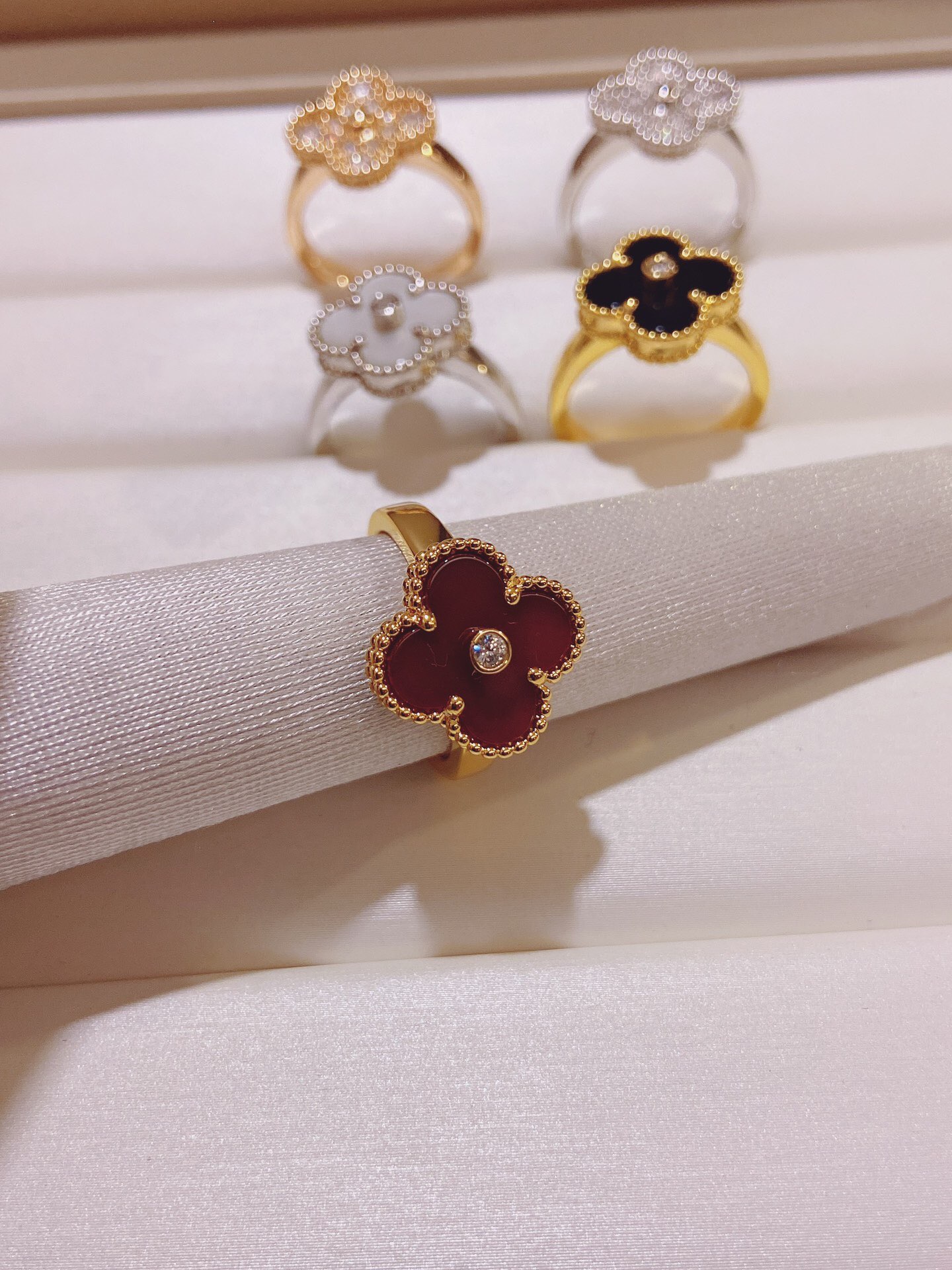 Van Cleef & Arpels ring-85