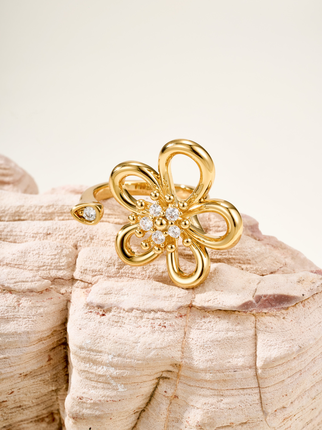 Van Cleef & Arpels ring-83