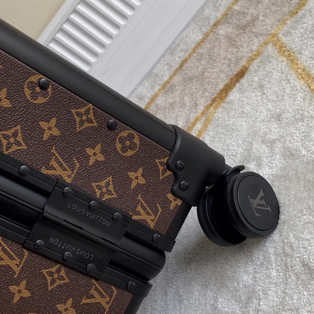LV luggage-94