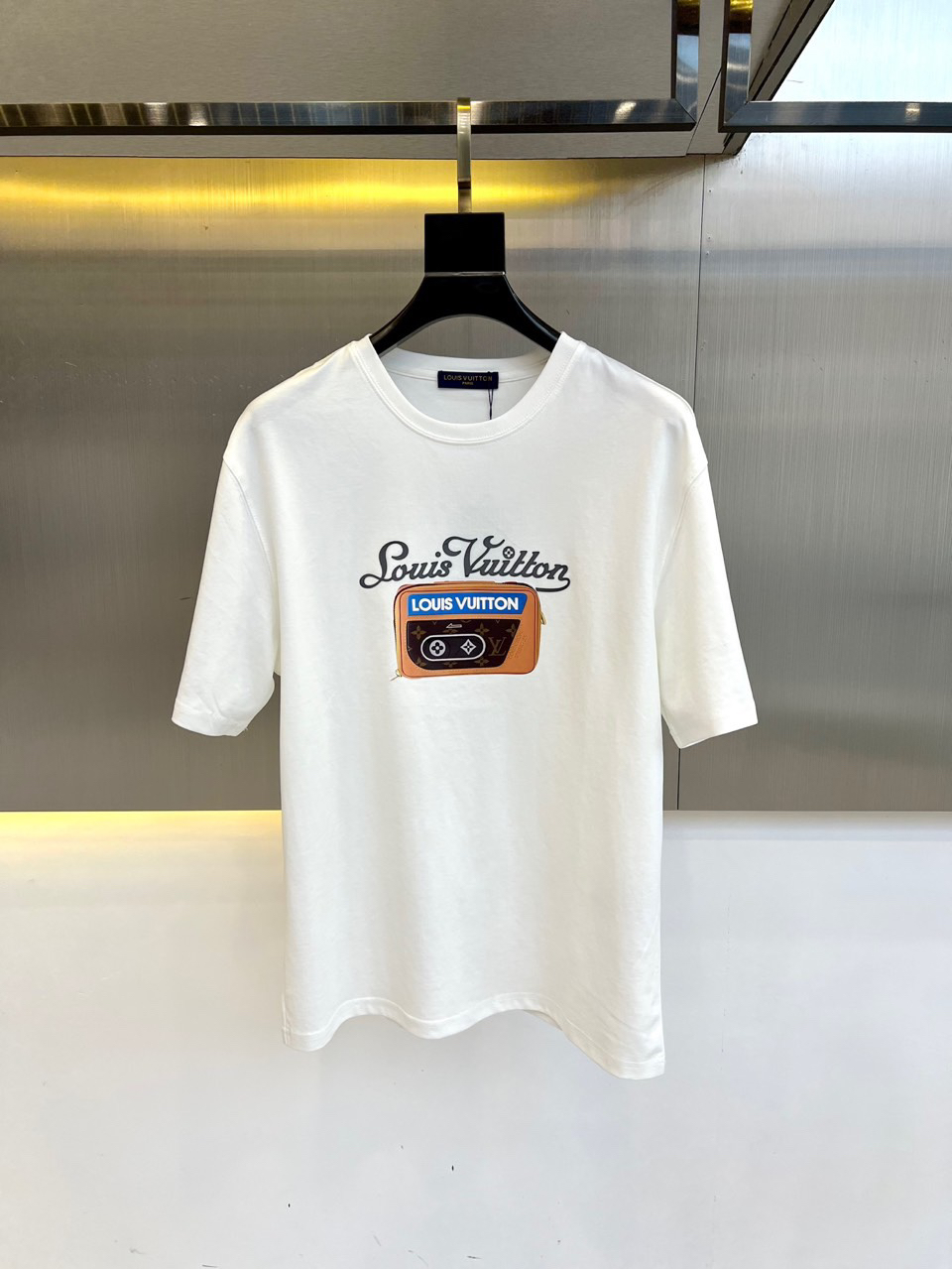 LV clothing-235