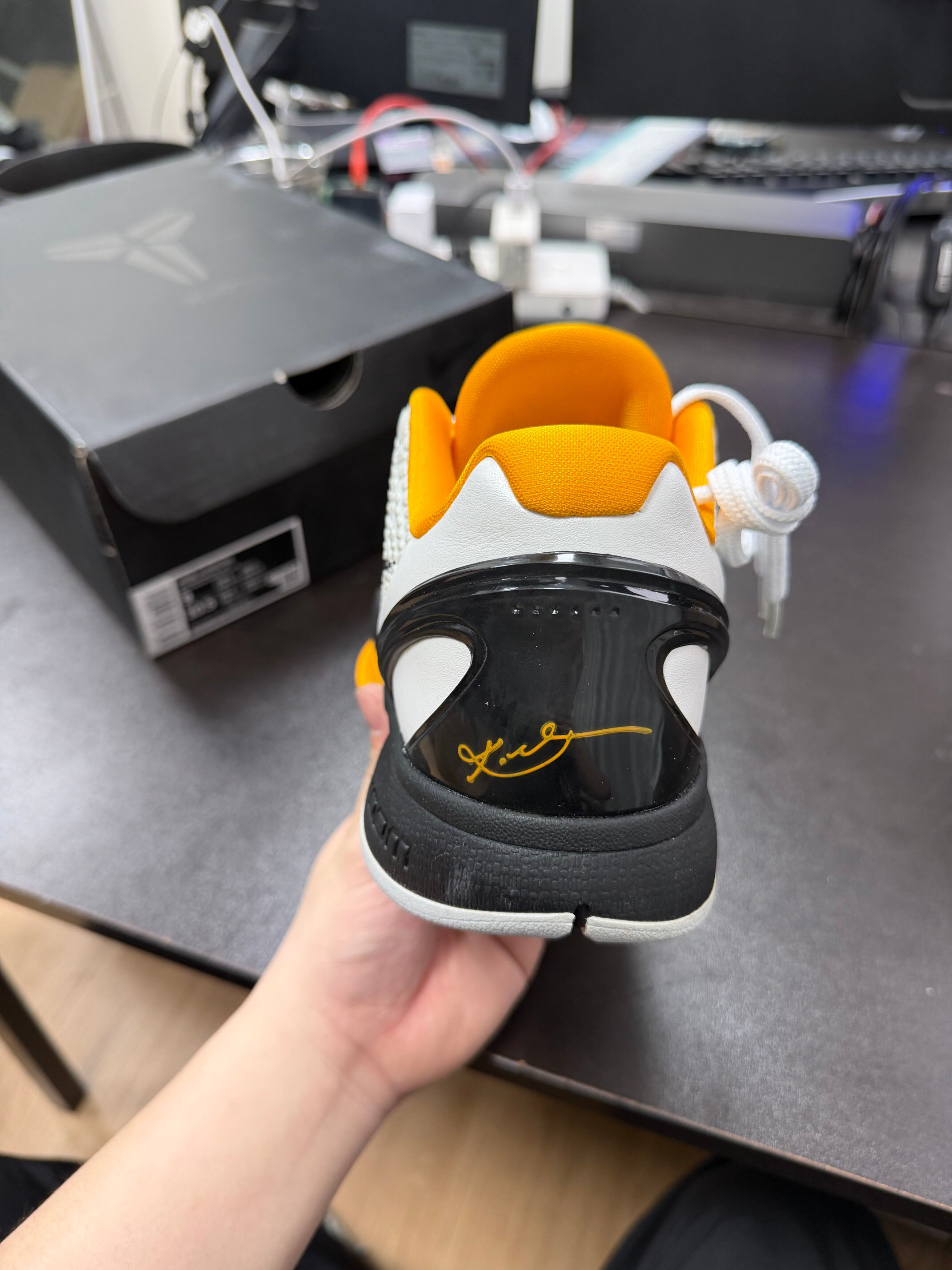 Nike Sneakers-110