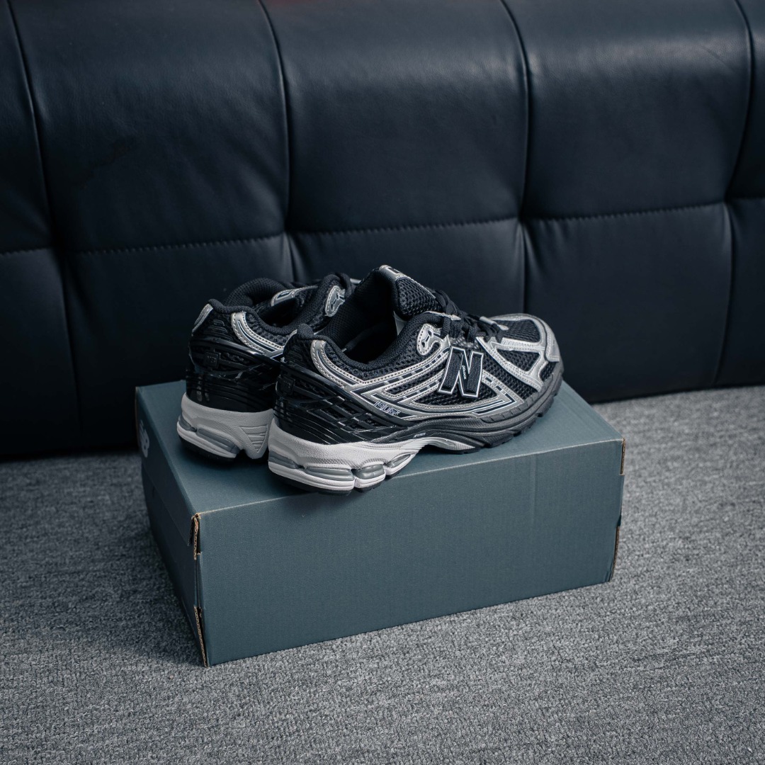 New Balance Sneakers-348