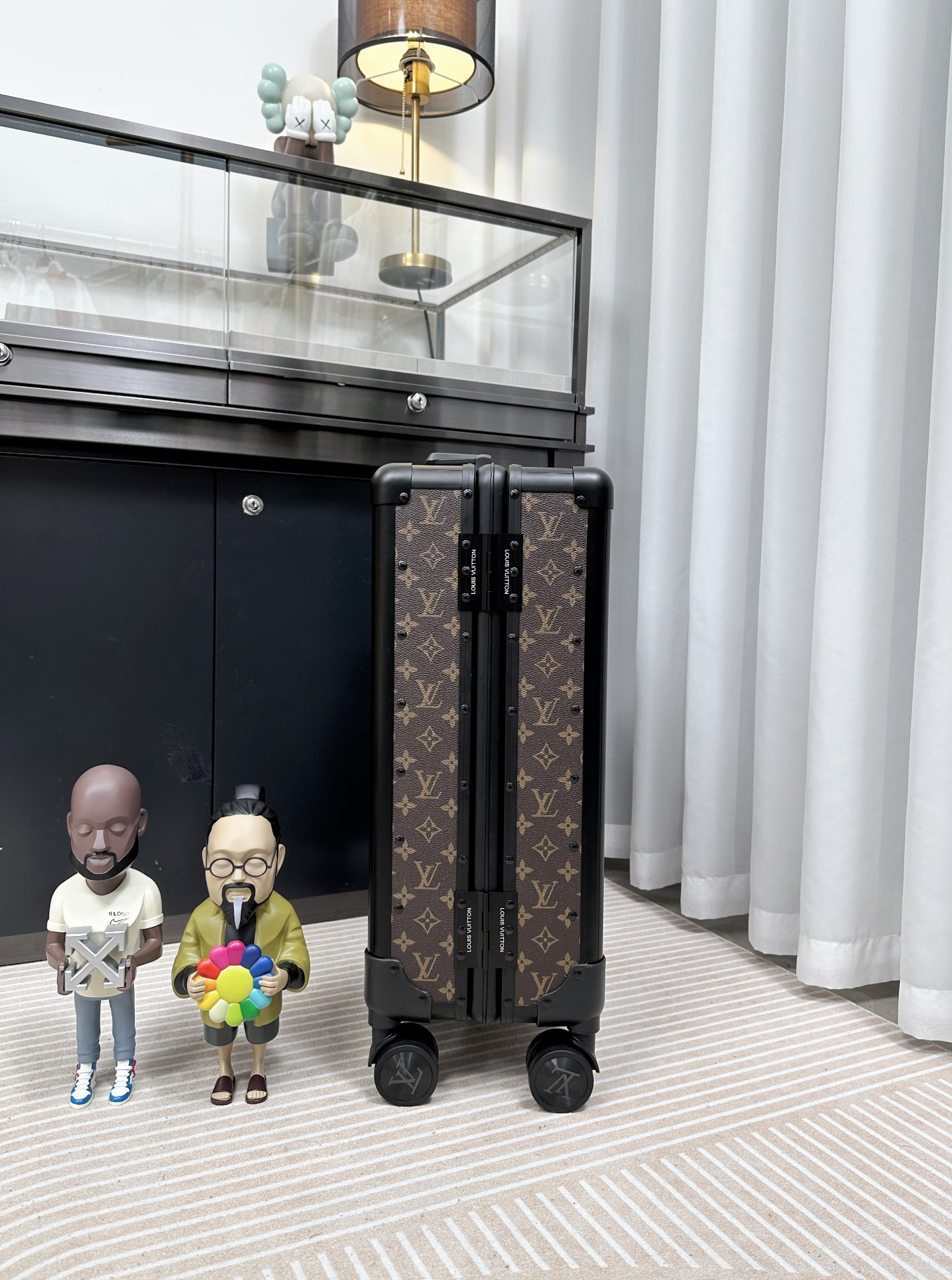 LV luggage-105