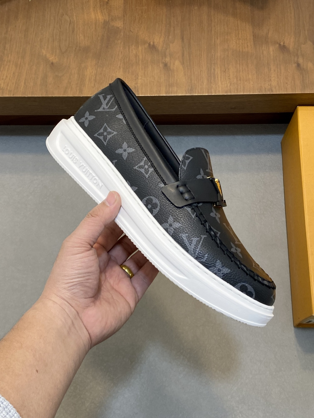 Lv Sneakers-101