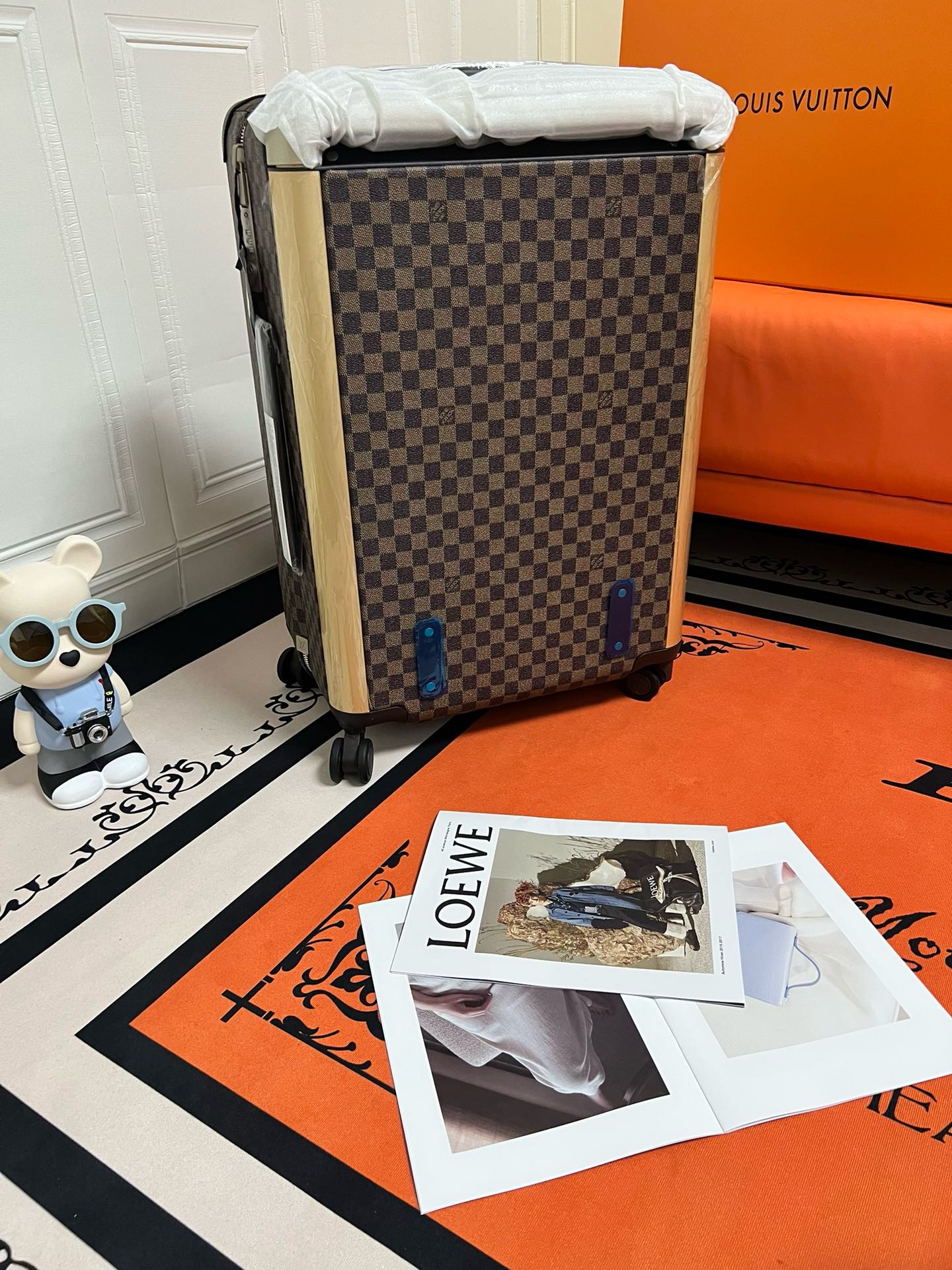 LV luggage-9