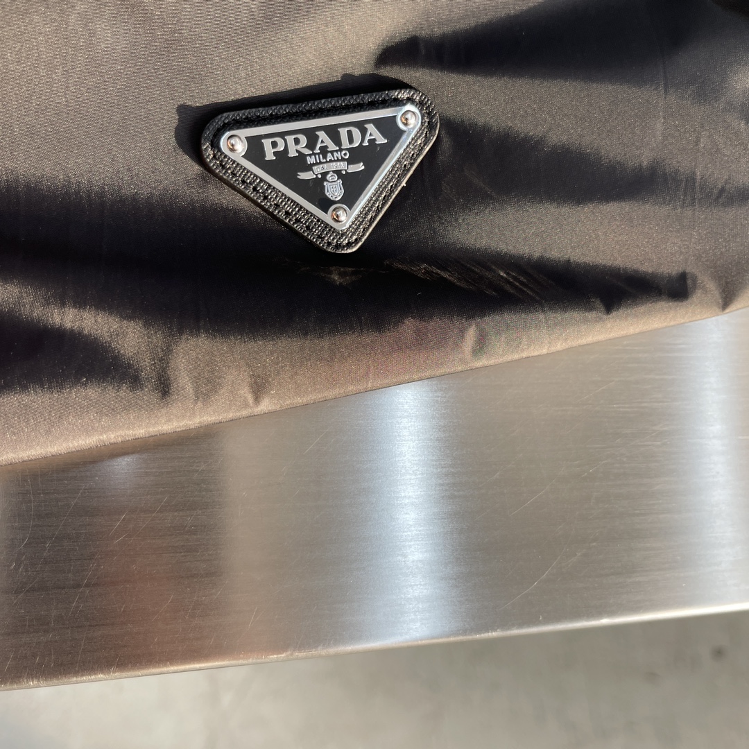 Prada Clothing-124