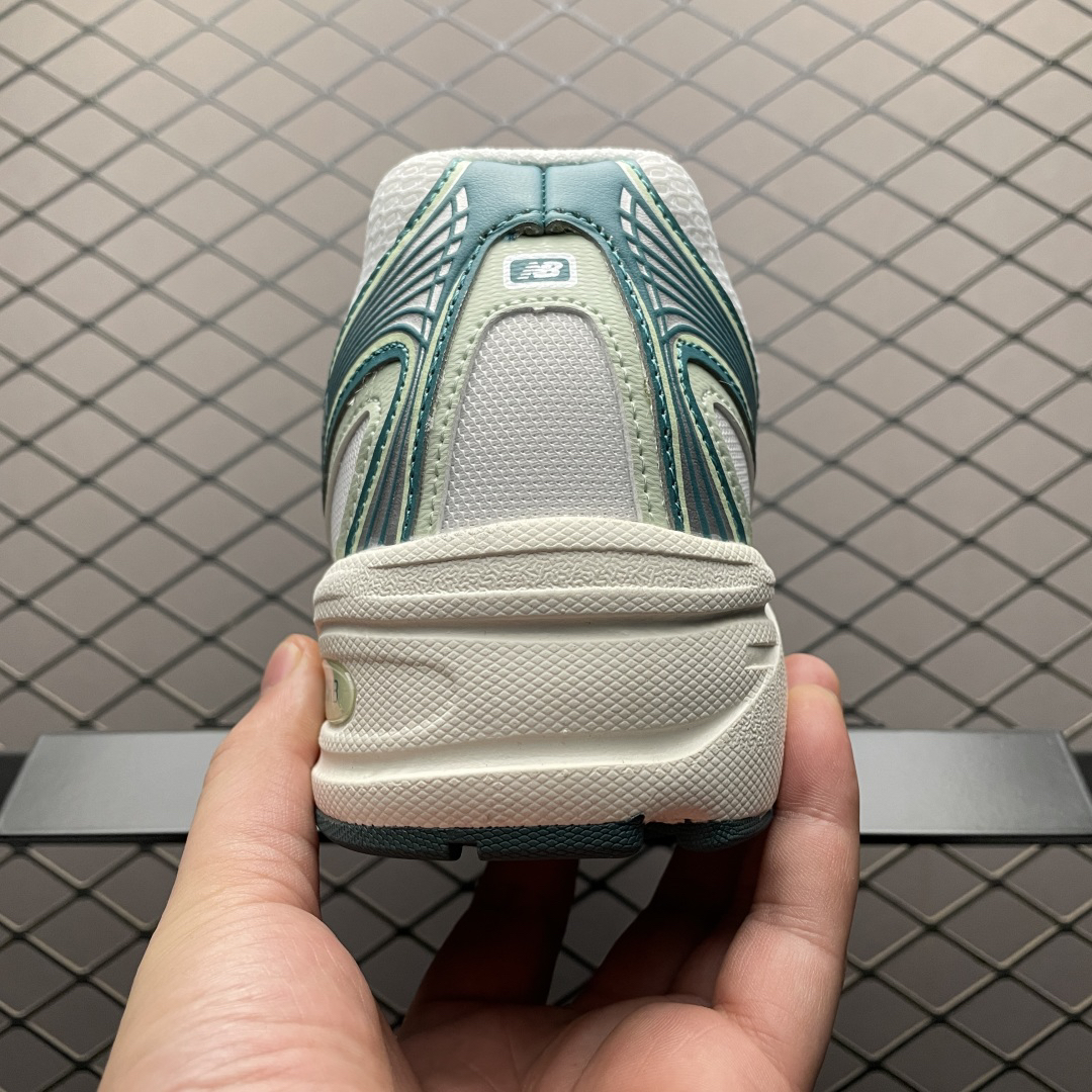 New Balance Sneakers-104