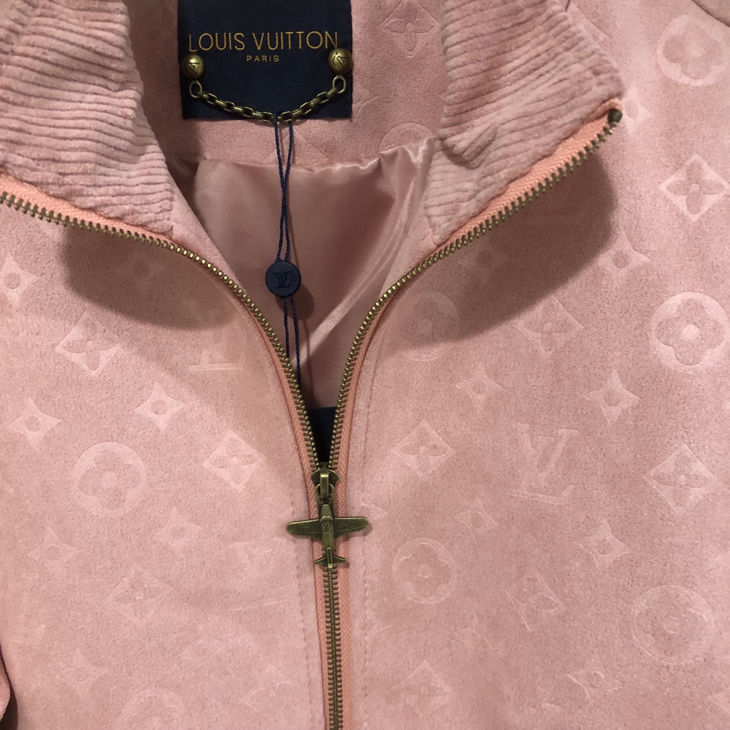LV Clothing-275