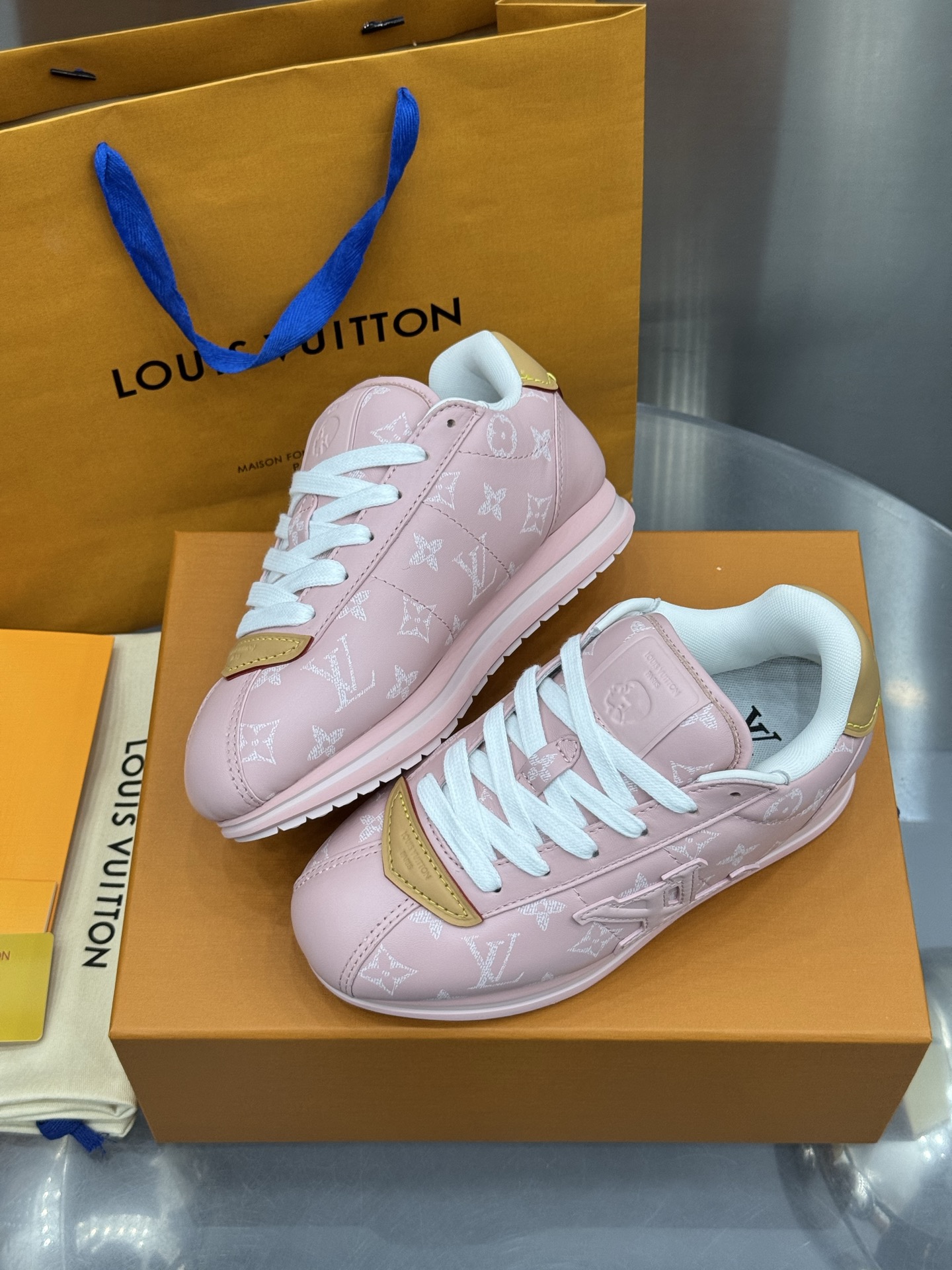 Lv Sneakers-220