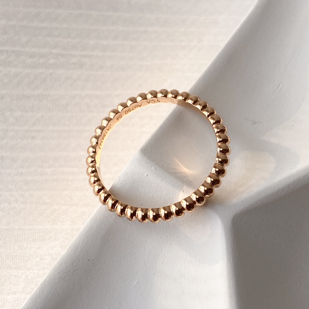 Van Cleef & Arpels ring-96