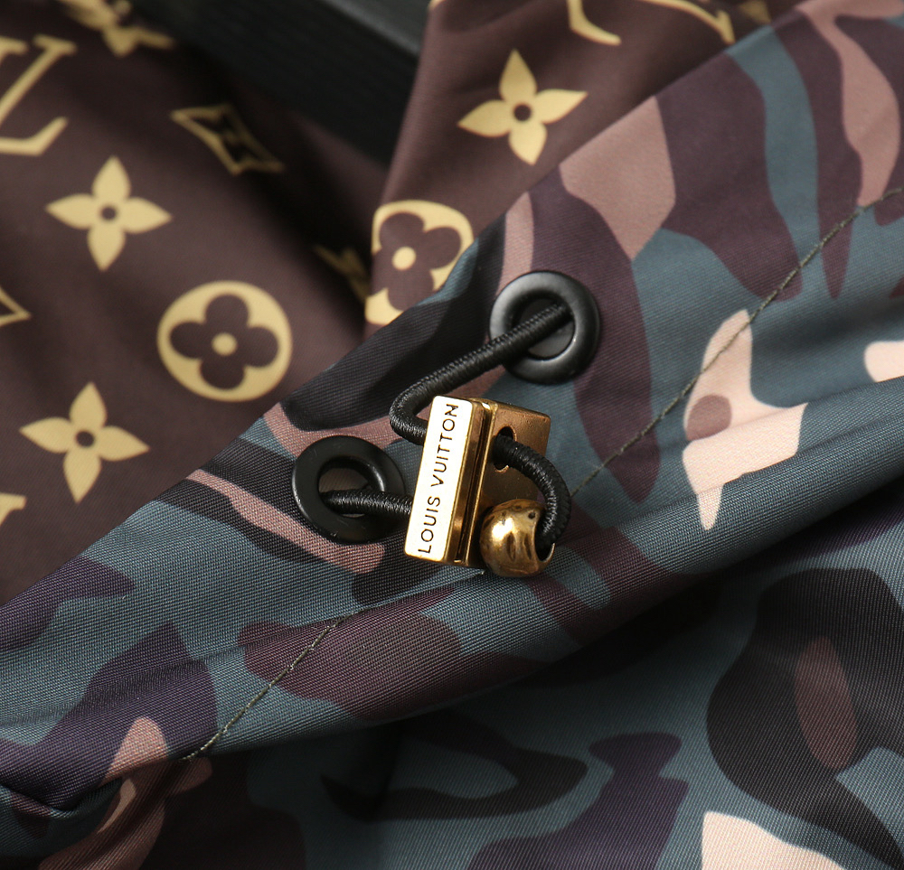 LV Clothing-261