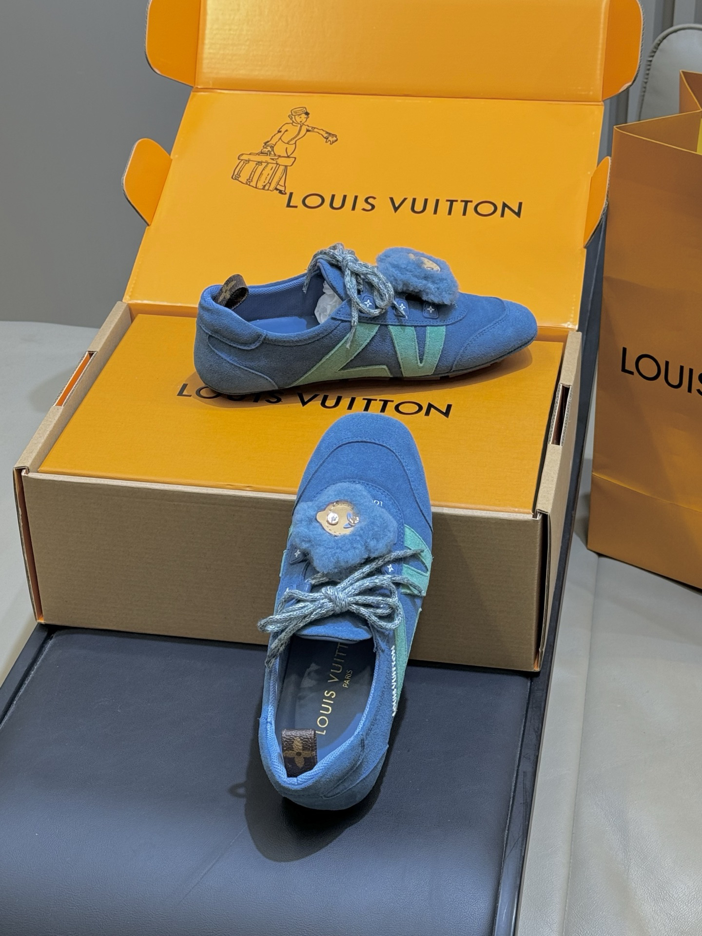 Lv Sneakers-233