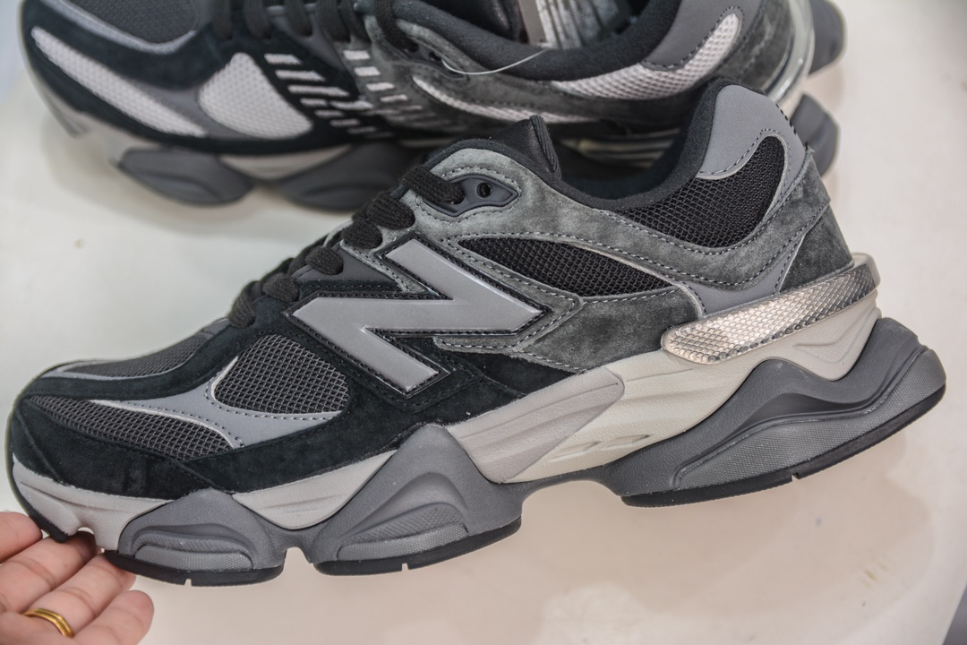 New Balance Sneakers-24