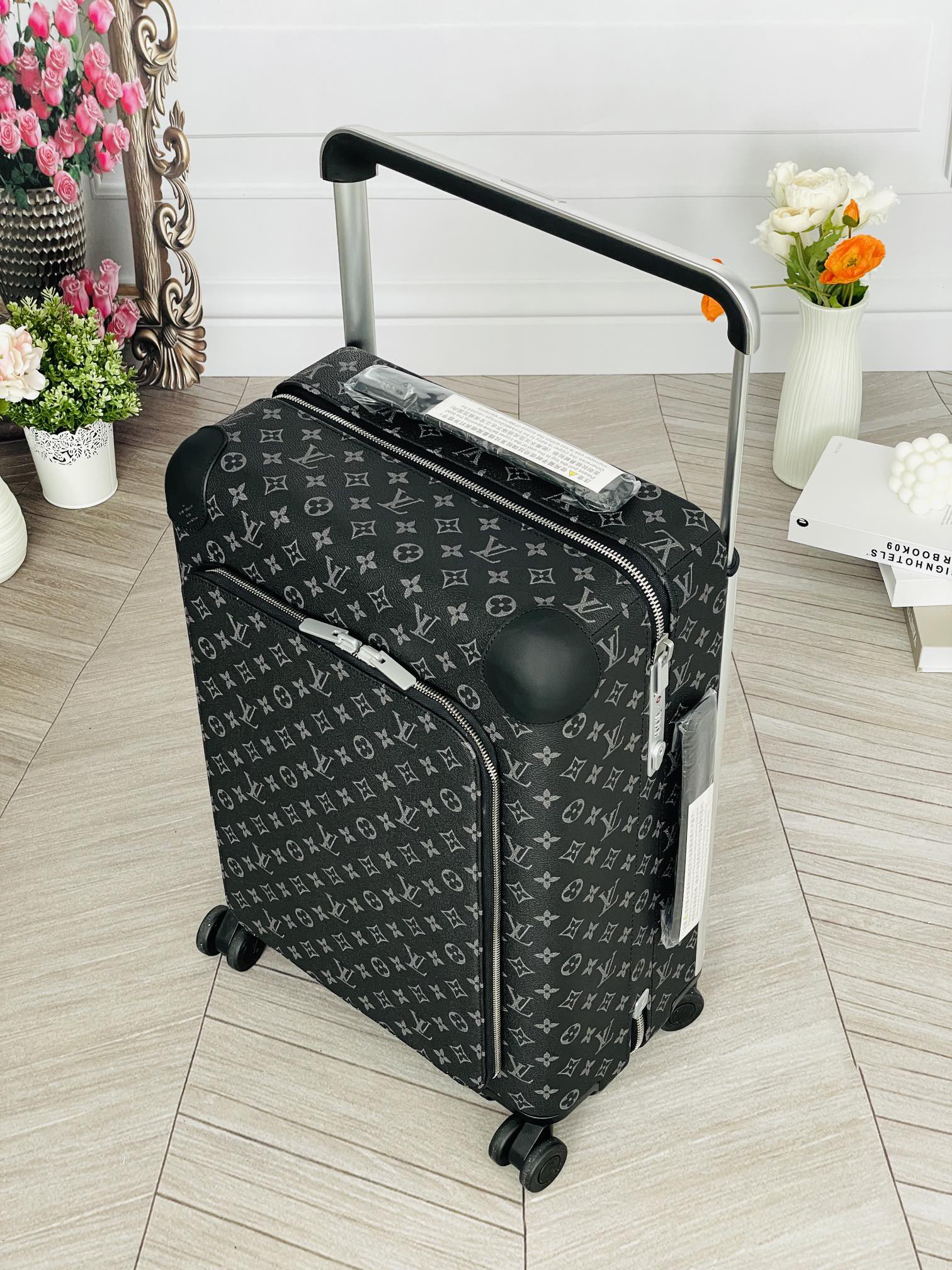 LV luggage-11