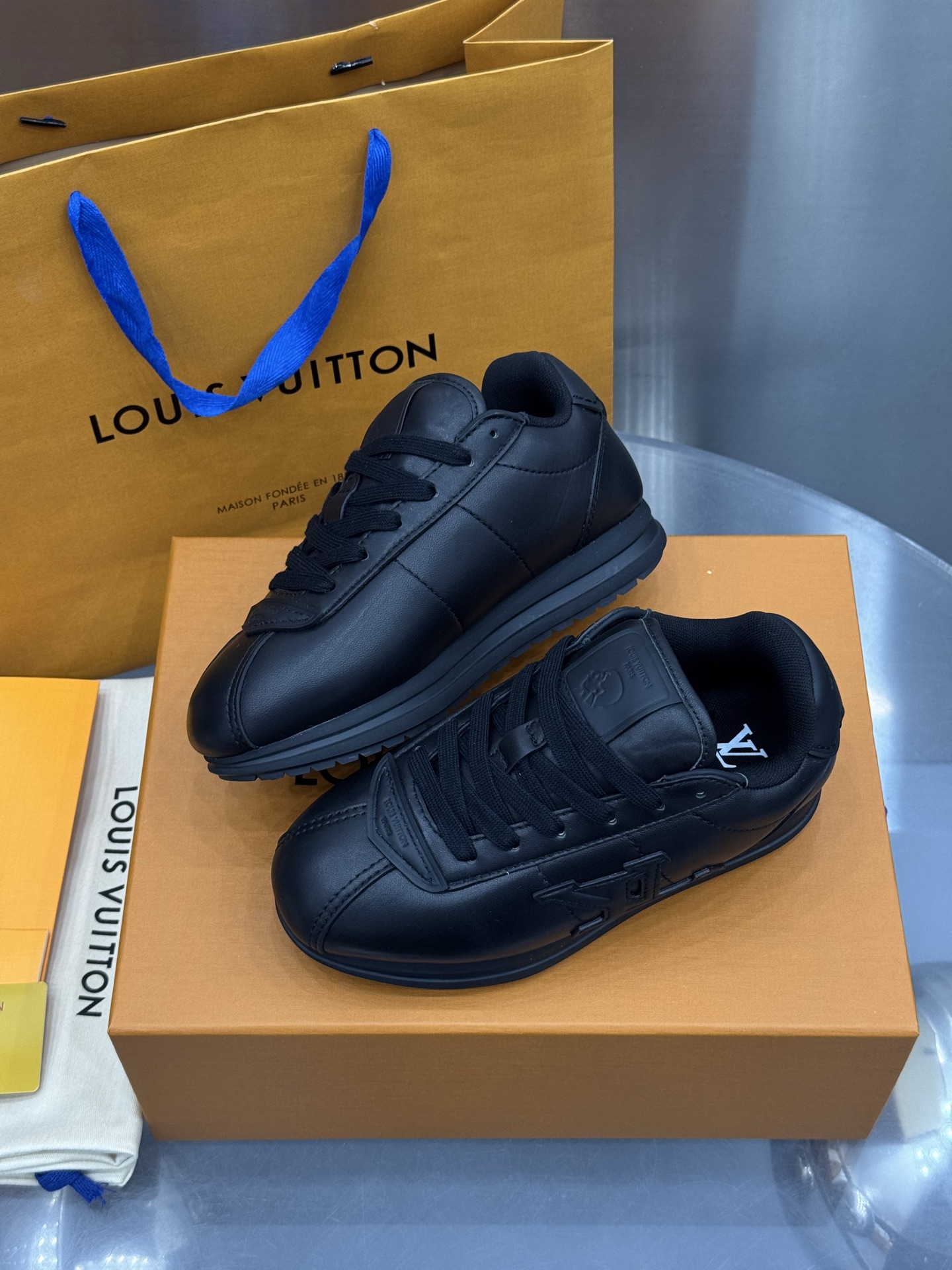 Lv Sneakers-221