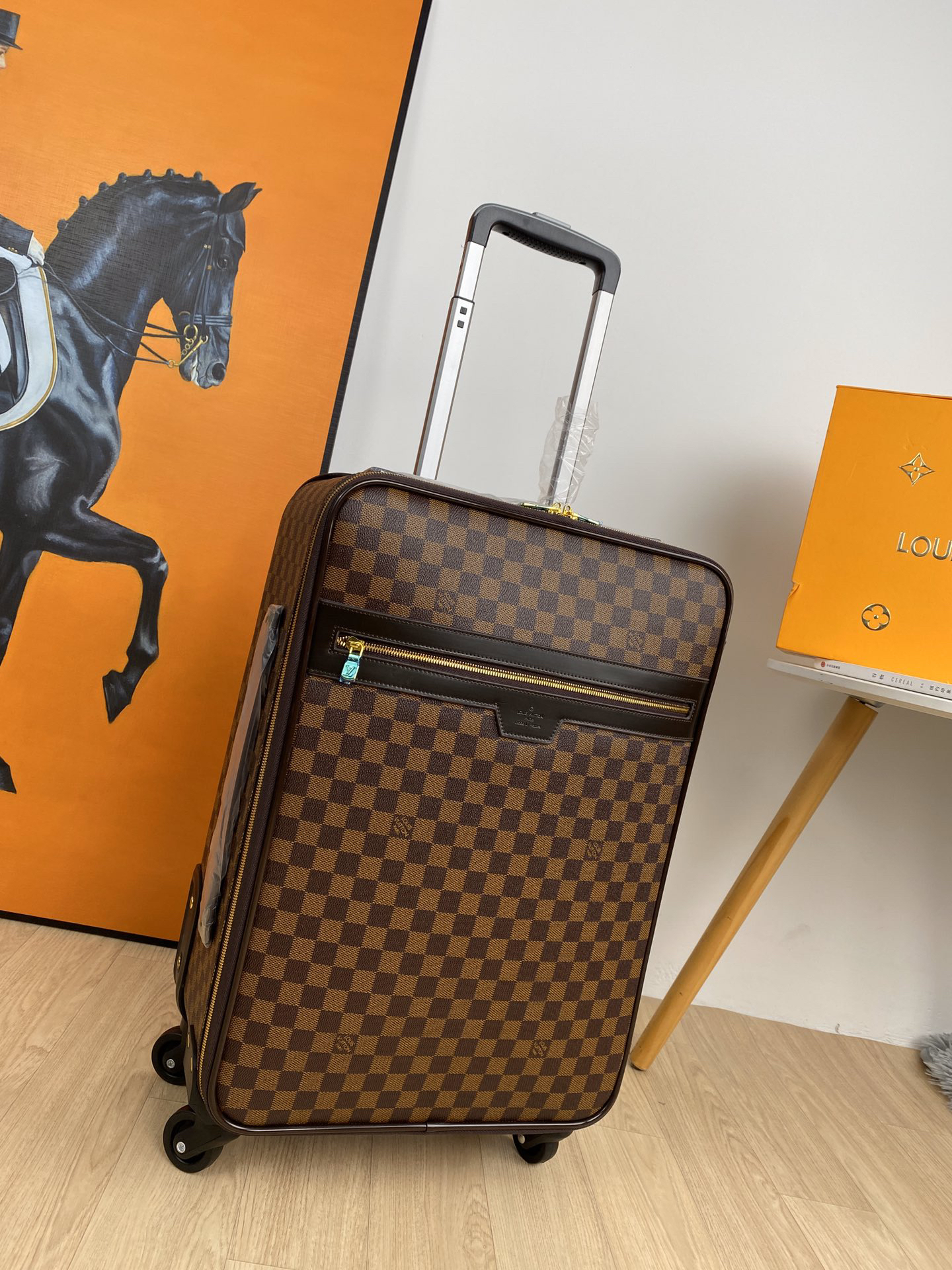 LV luggage-90