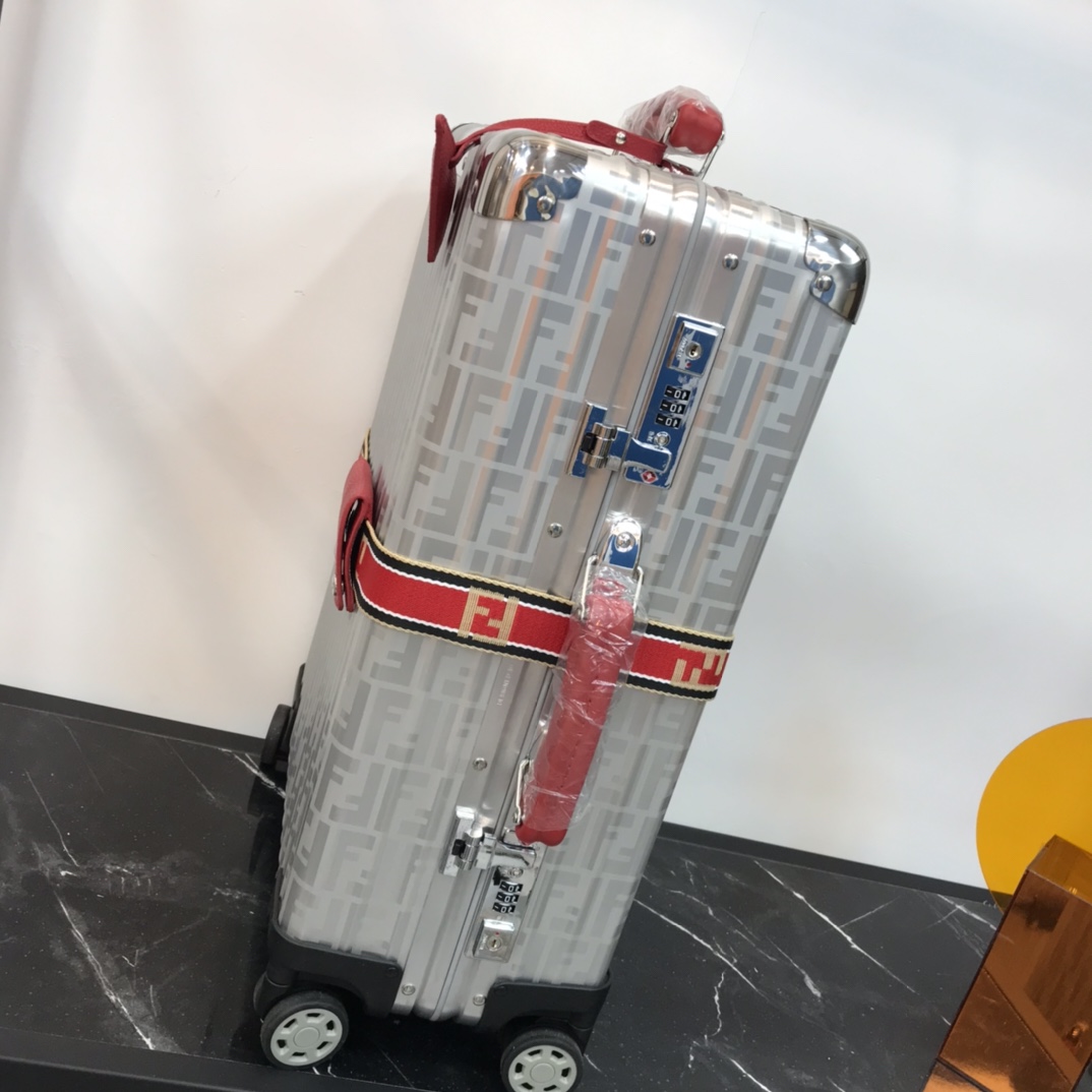 Fendi luggage-9