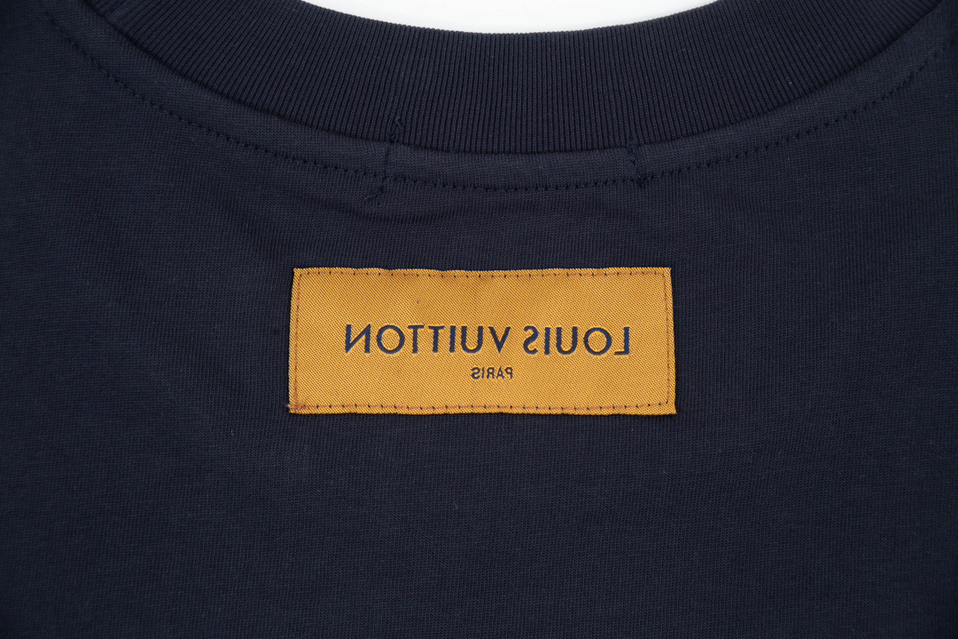 LV clothing-58