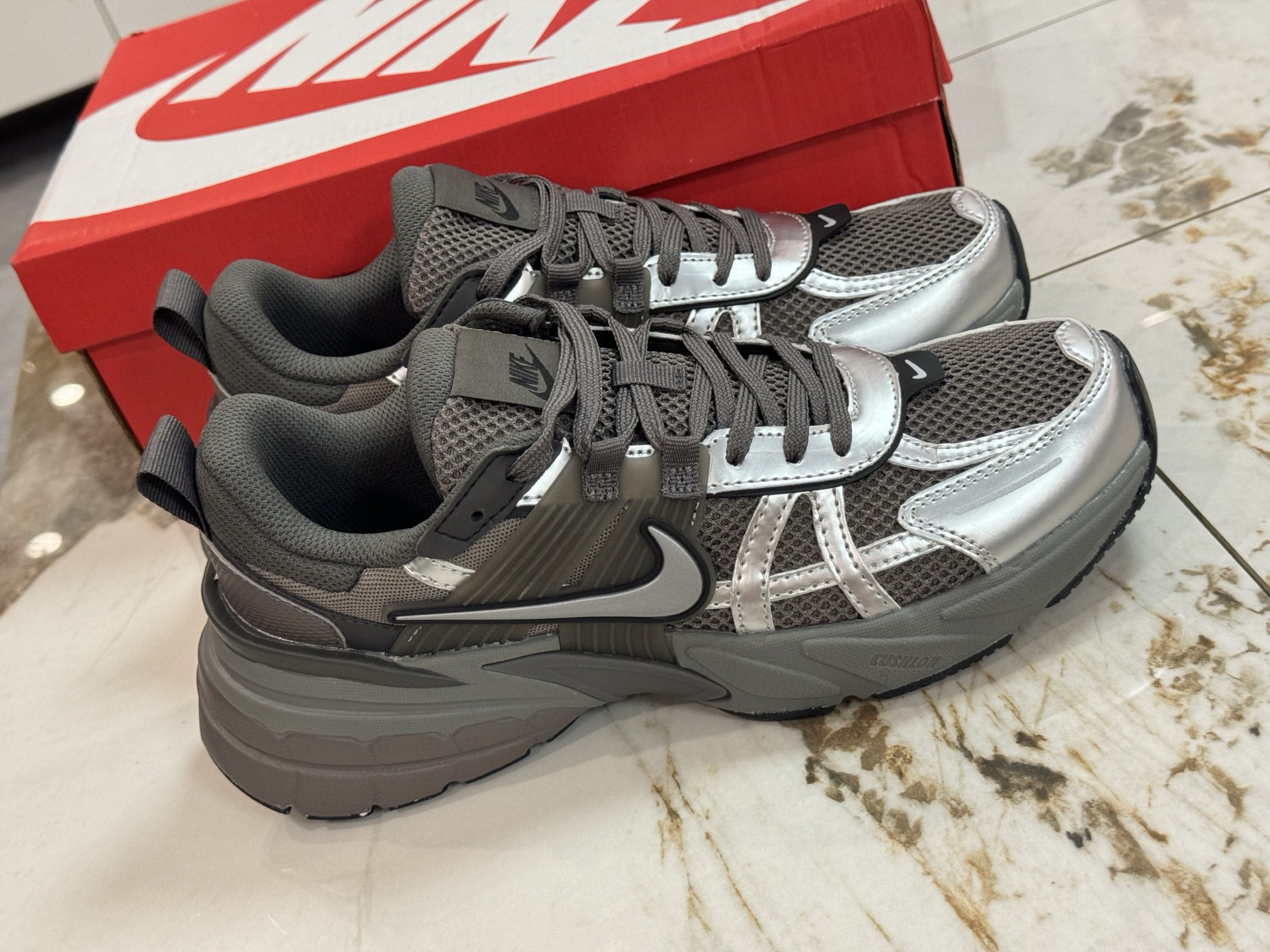 Nike Sneakers-247
