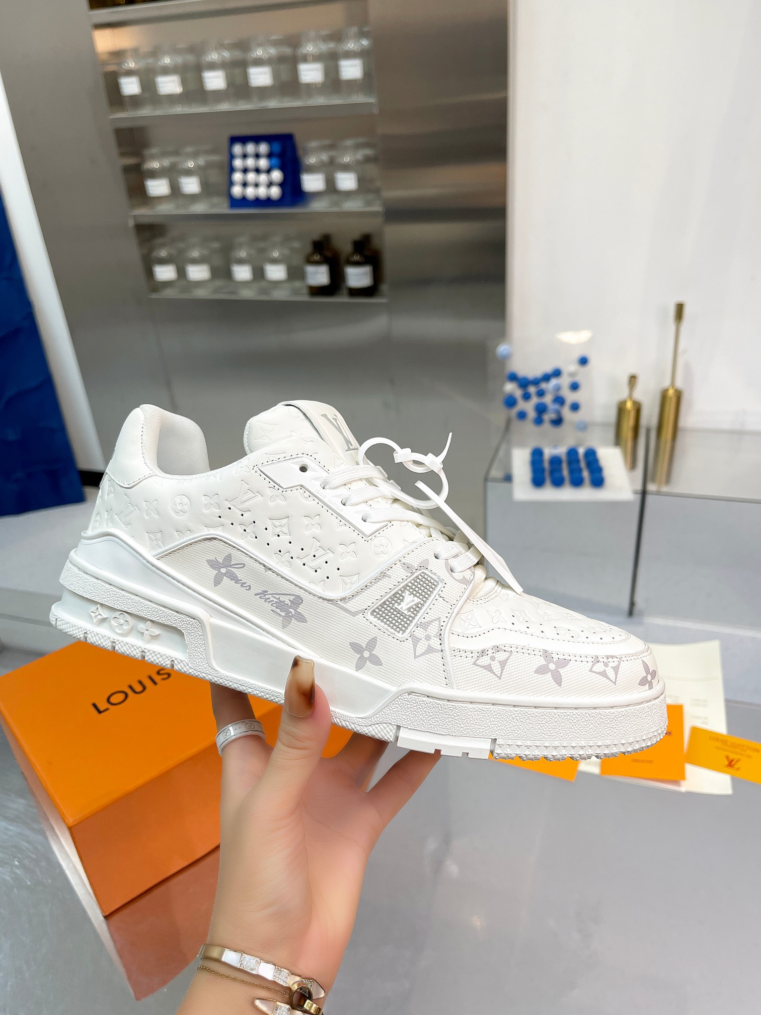 Lv Sneakers-61