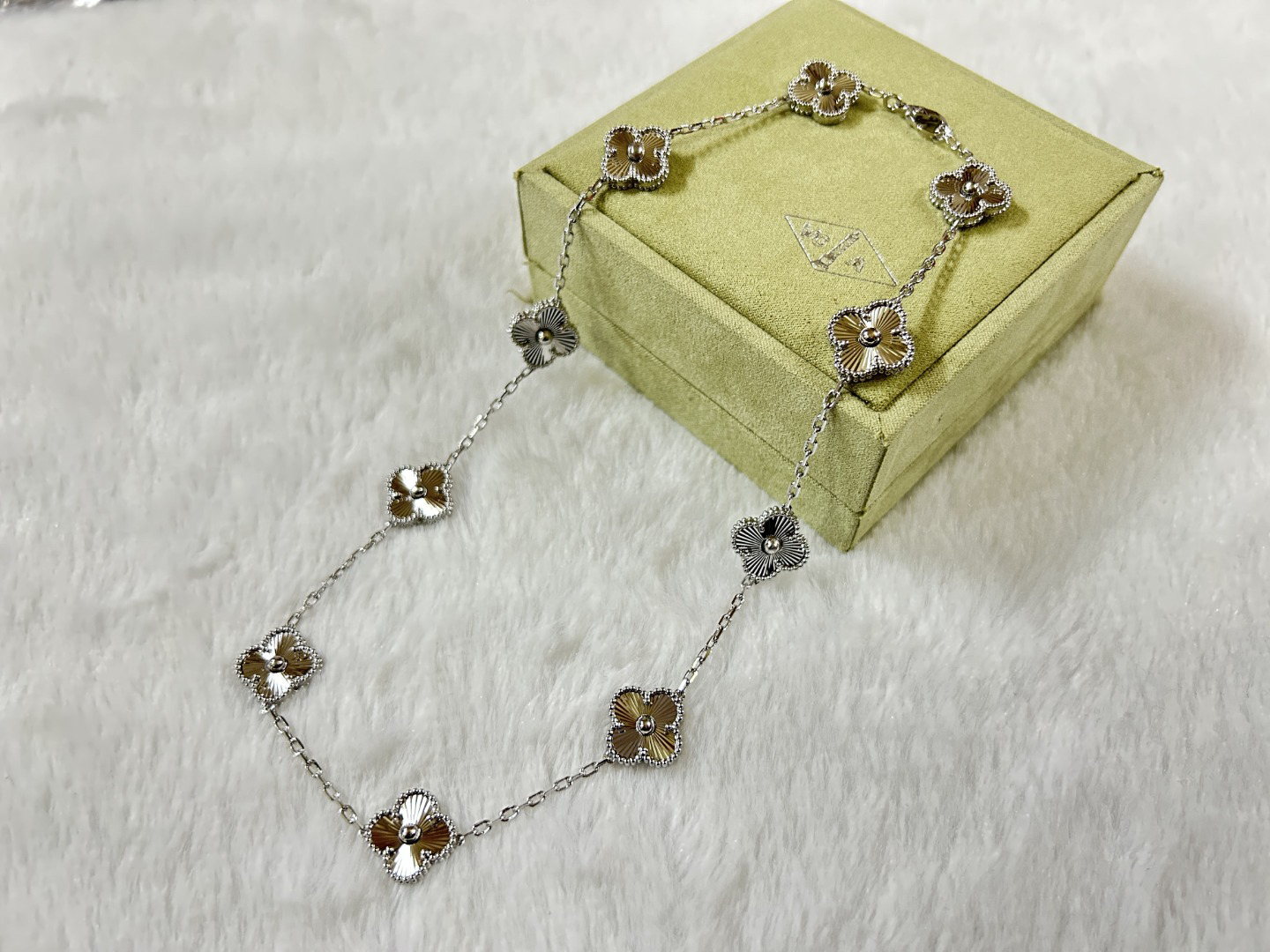 Van Cleef & Arpels necklace-129