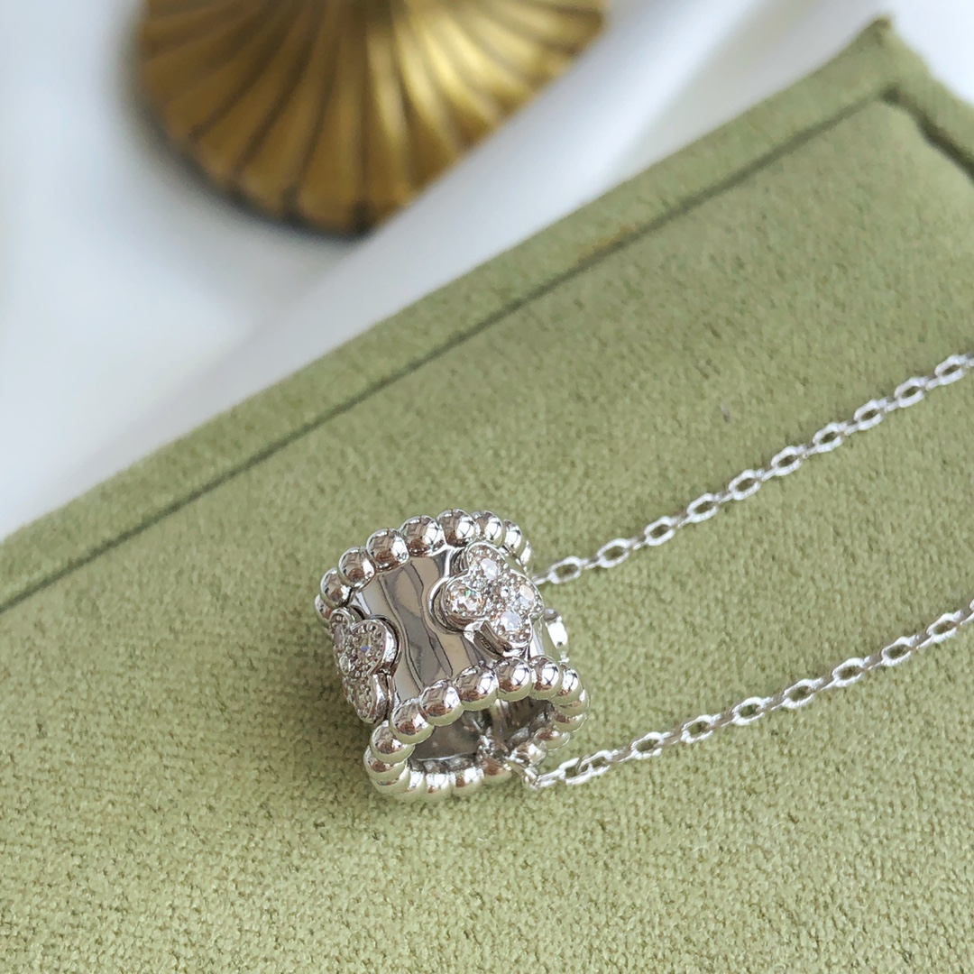 Van Cleef & Arpels necklace-95