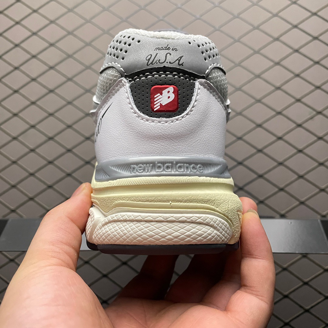 New Balance Sneakers-247