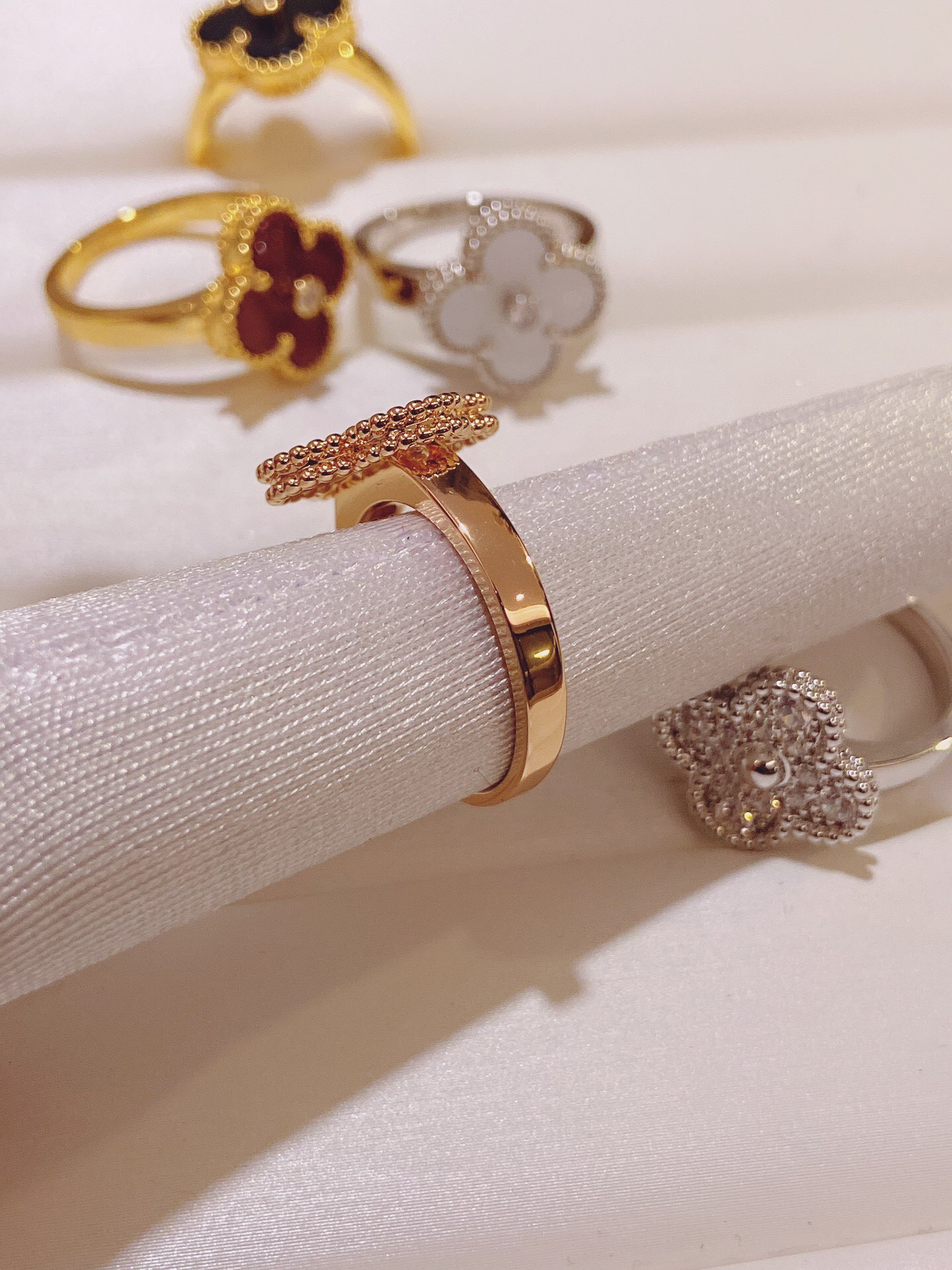 Van Cleef & Arpels ring-85