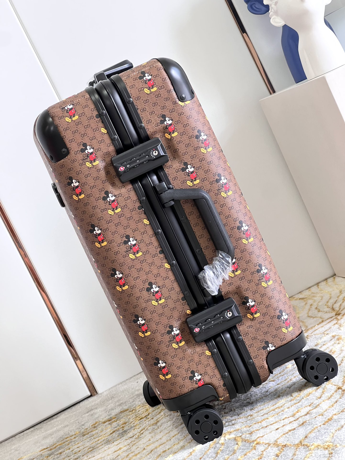Gucci luggage-23