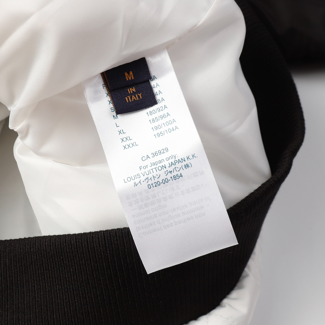 LV Clothing-273