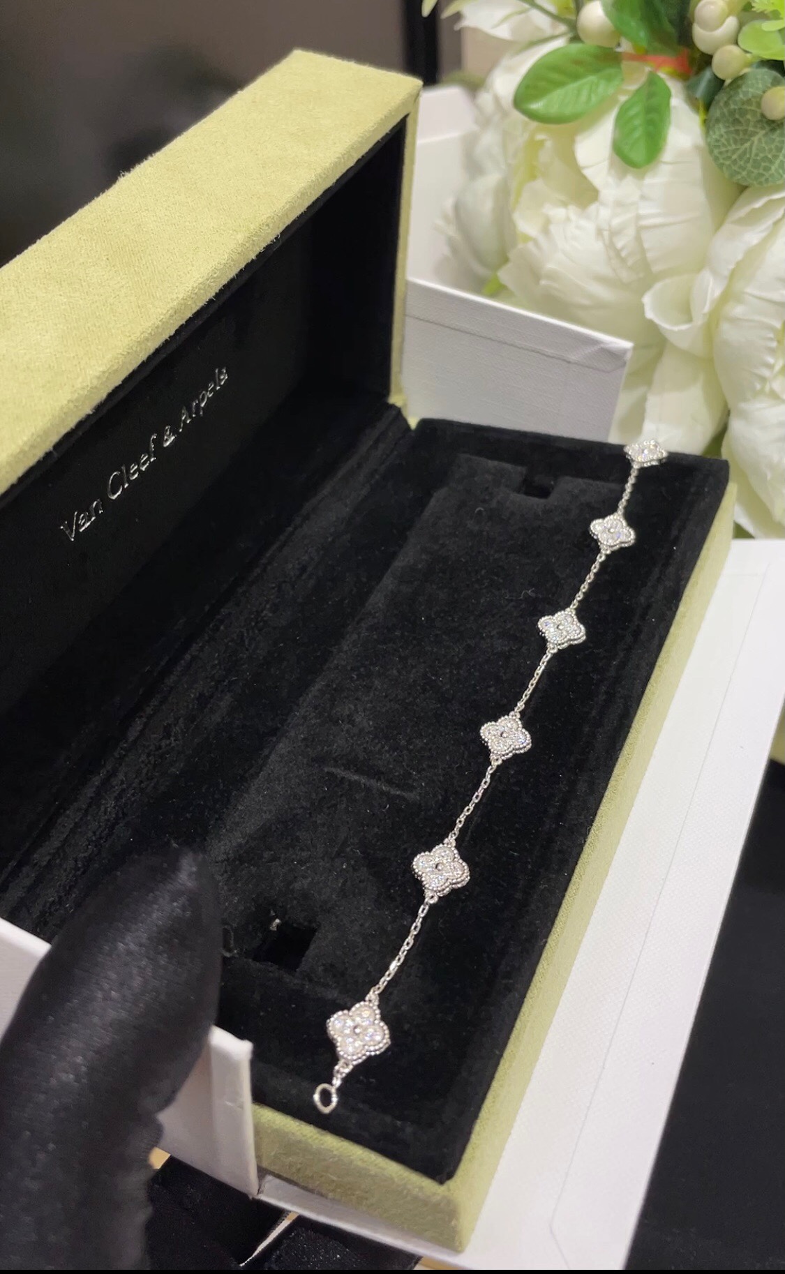 Van Cleef & Arpels Bracelet-111