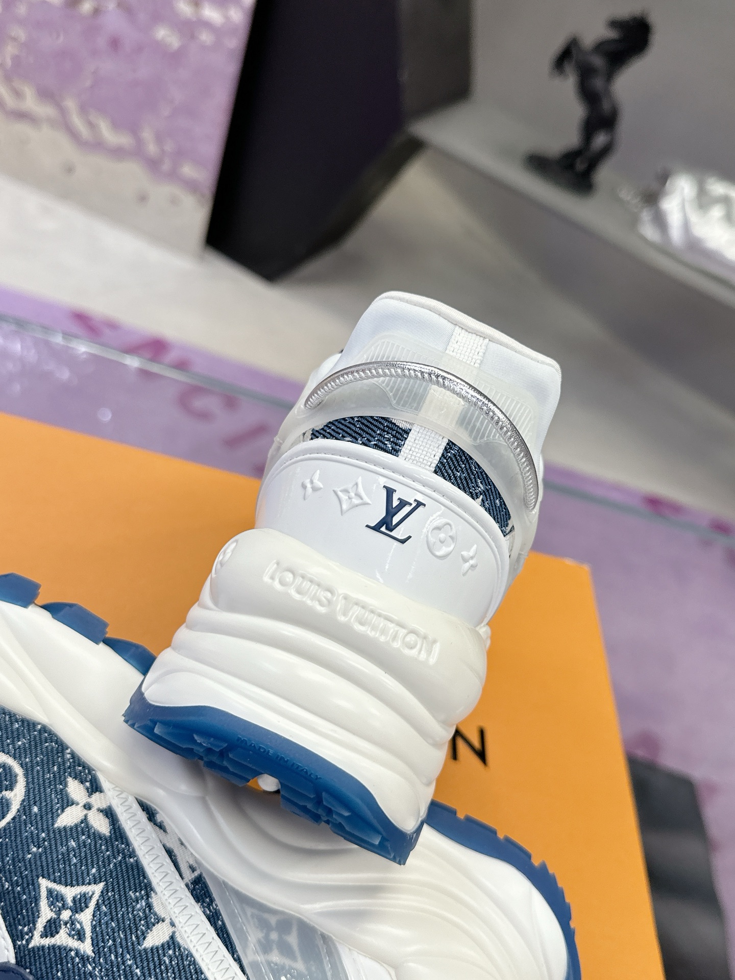 Lv Sneakers-205
